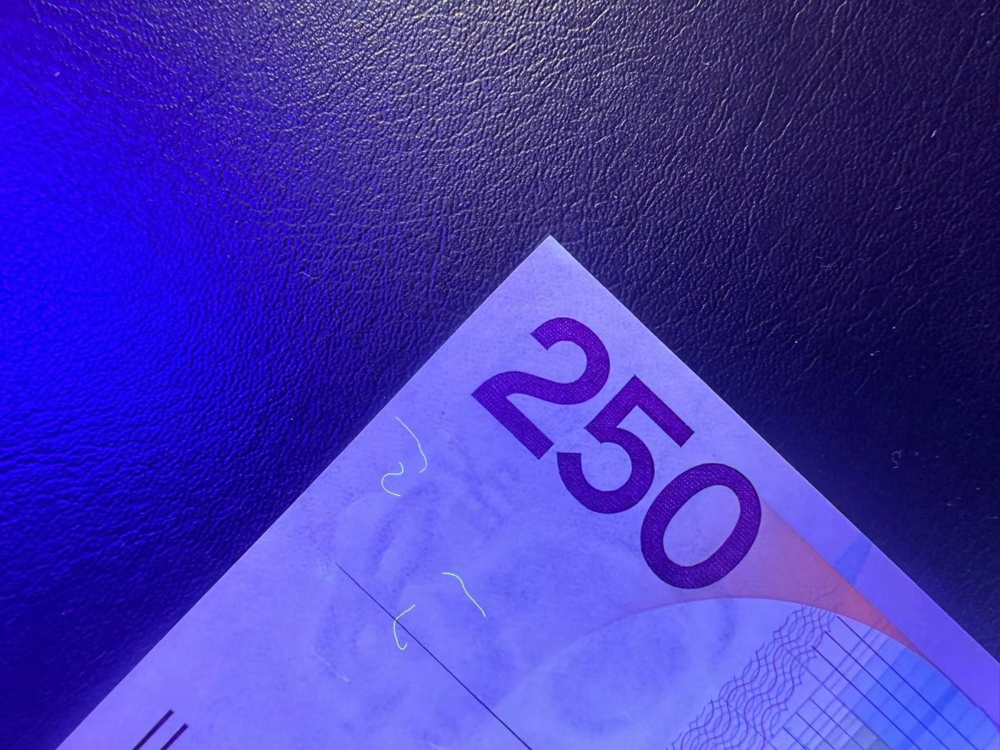 【Blue Auction】✨世界纸币精拍第410期【精】 荷兰 1985年250盾 灯塔 UNC- 轻微荧光 