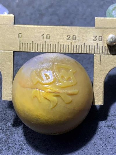 精美高玉化亚光冰飘原皮风化纹糖心料战国红玛瑙手工雕刻福字大圆珠一颗！ 精美高玉化亚光冰飘原皮风化纹糖心料战国红玛瑙手工雕刻福字大圆珠一颗！