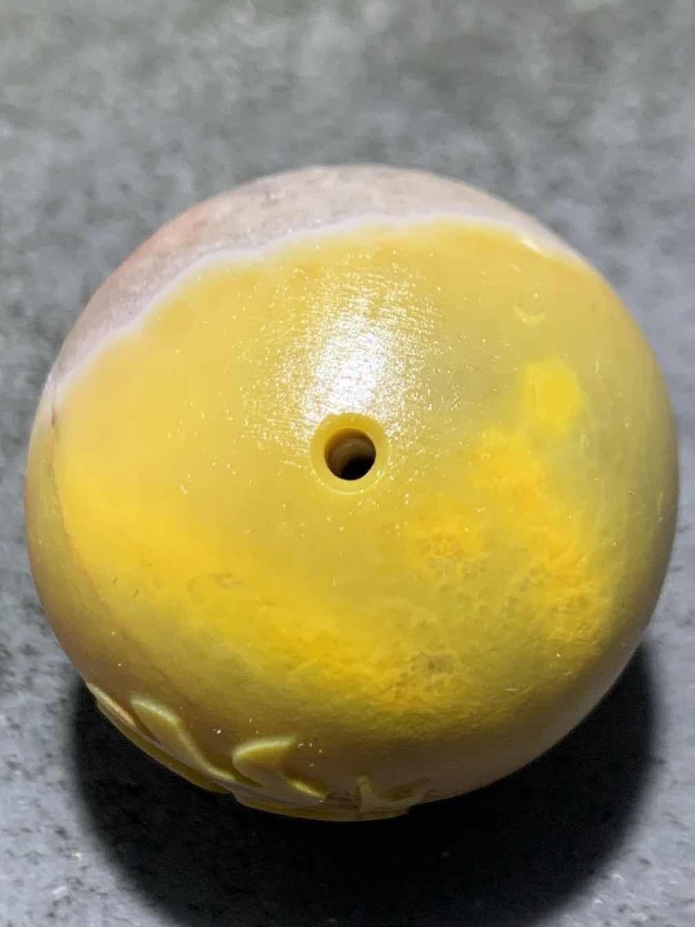 精美高玉化亚光冰飘原皮风化纹糖心料战国红玛瑙手工雕刻福字大圆珠一颗！