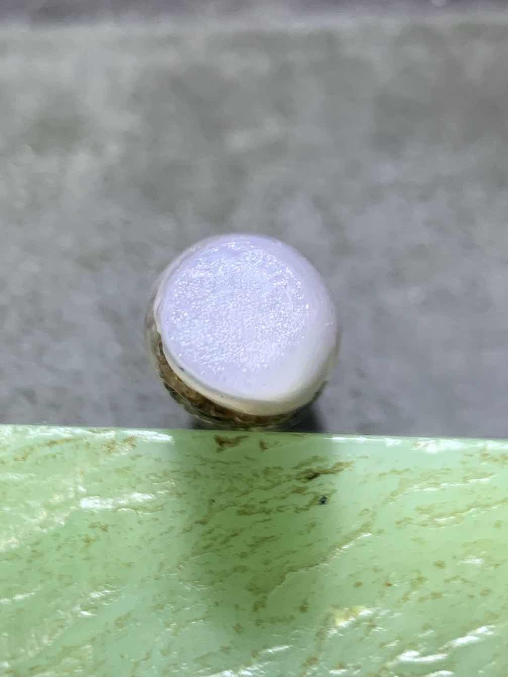 精美亚光高玉化巴西玛瑙手工俏色巧雕亭台楼阁，傲雪寒梅随形吊坠（把件）一个！