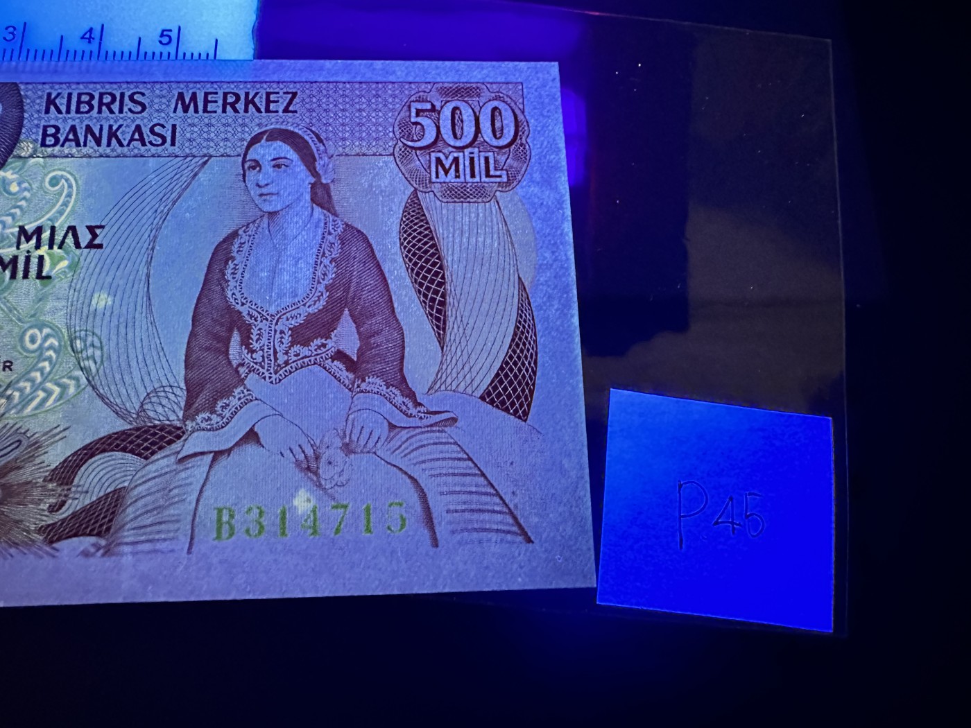 《外钞收藏家》第三百二十四期 地中海四国专场（土耳其/塞浦路斯/叙利亚/黎巴嫩） 塞浦路斯1982年1/2镑（P45）一个荧光下有瑕疵黄癍 如图