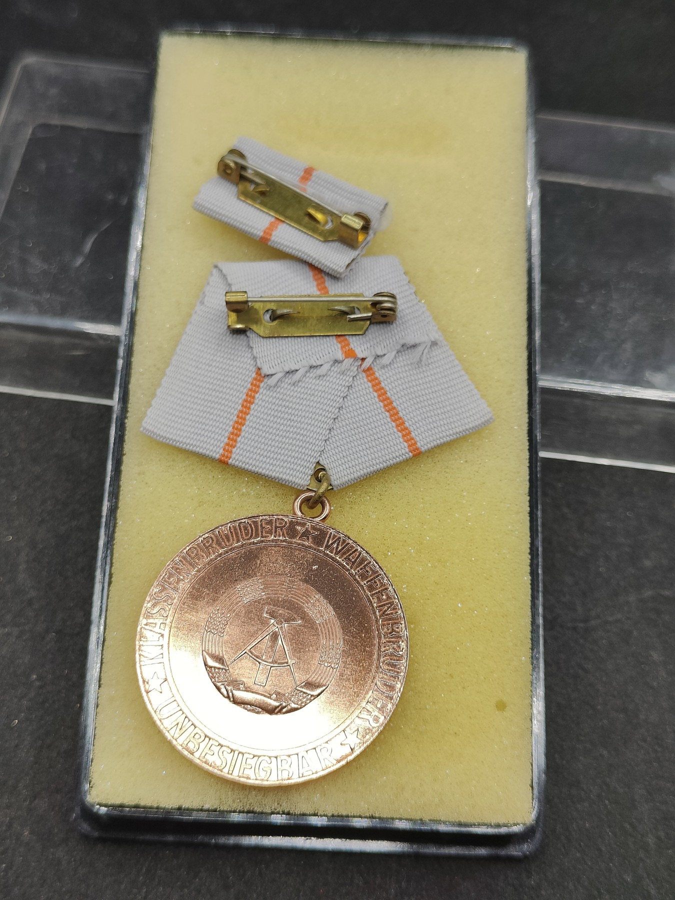 全场0元起拍 第121期 咸鱼国勋章拍卖专场 12月31日（周日）下午6：00开始 东德巩固战斗友谊勋章