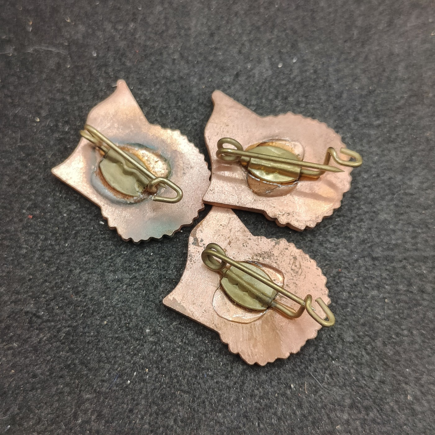 全场0元起拍 第121期 咸鱼国勋章拍卖专场 12月31日（周日）下午6：00开始 东德徽章三个