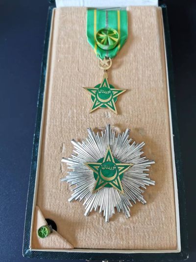 老王徽章拍卖第二十期 - 大军官级毛里塔尼亚国家功勋勋章  原盒带略，襟绶带950银标，星芒800银标，法国亚瑟贝特朗代工