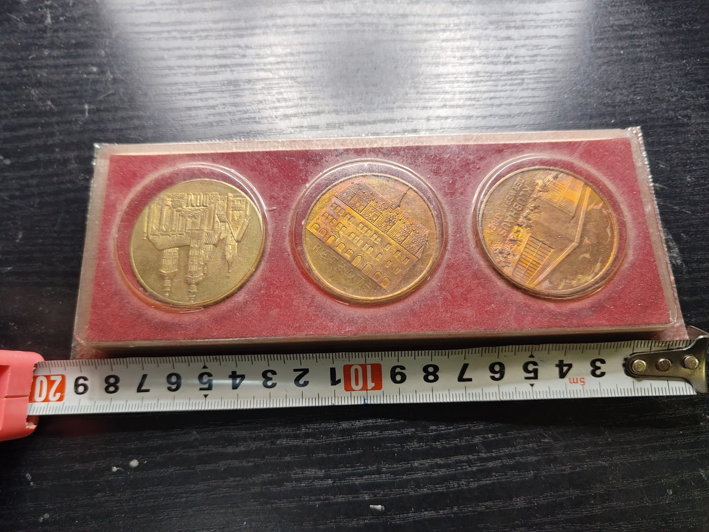 全场0元起拍 第121期 咸鱼国勋章拍卖专场 12月31日（周日）下午6：00开始 东德纪念章一套