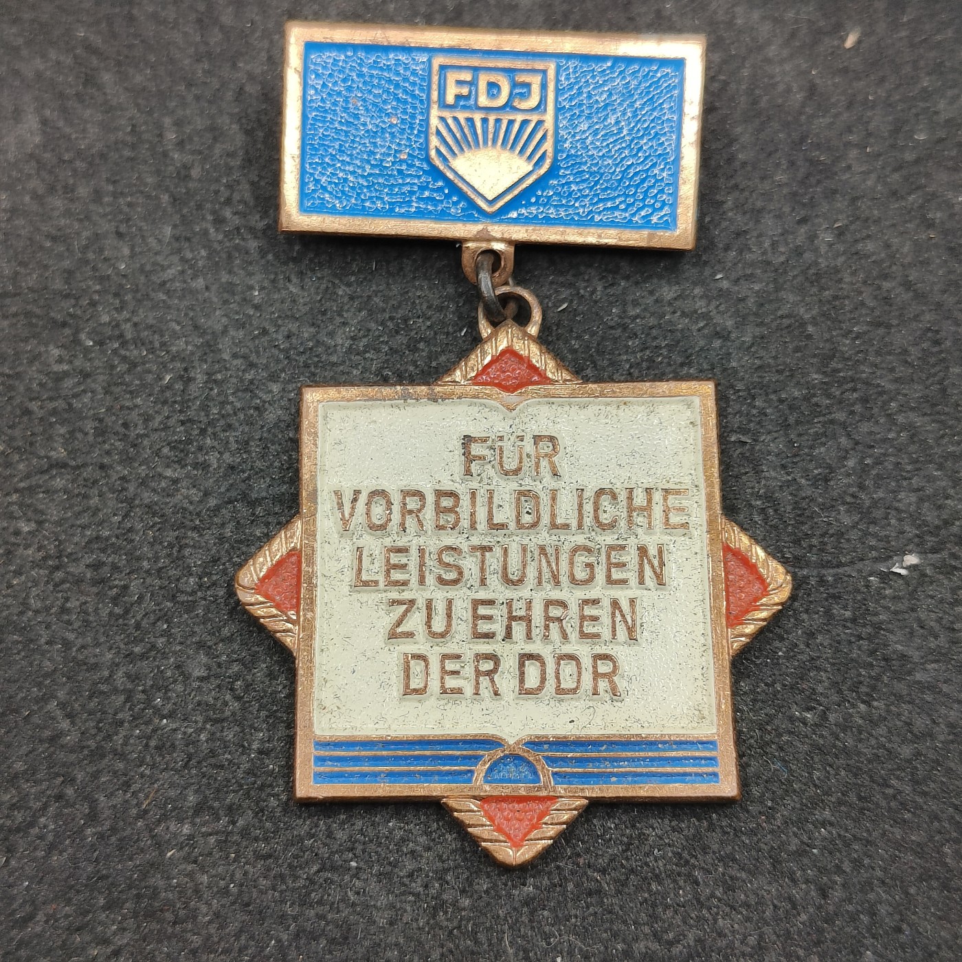 全场0元起拍 第121期 咸鱼国勋章拍卖专场 12月31日（周日）下午6：00开始 东德fdj奖章