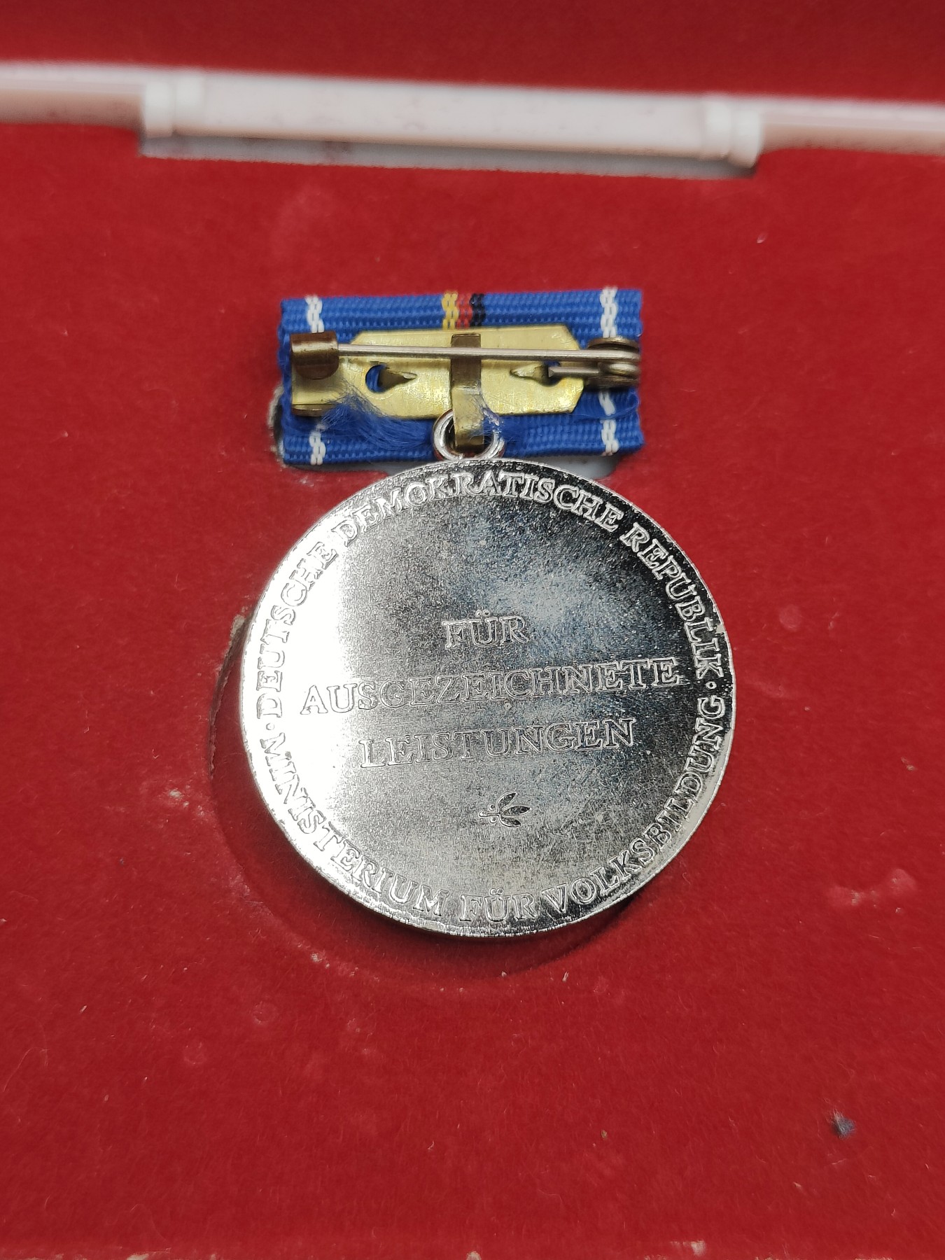 全场0元起拍 第121期 咸鱼国勋章拍卖专场 12月31日（周日）下午6：00开始 东德莱鑫奖章