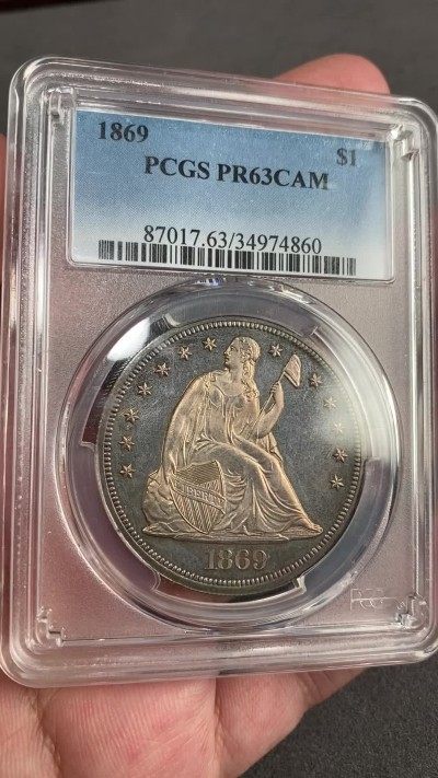 罕！1869美国seated liberty坐神壹元大银精铸PCGS-PR63CAMEO 发行量仅仅600枚的美利坚精制主币，镜面喷砂效果强烈，女神和雄鹰细节拉满，配上双面均匀的淡彩包浆，绝对是值得藏家出手的一枚。