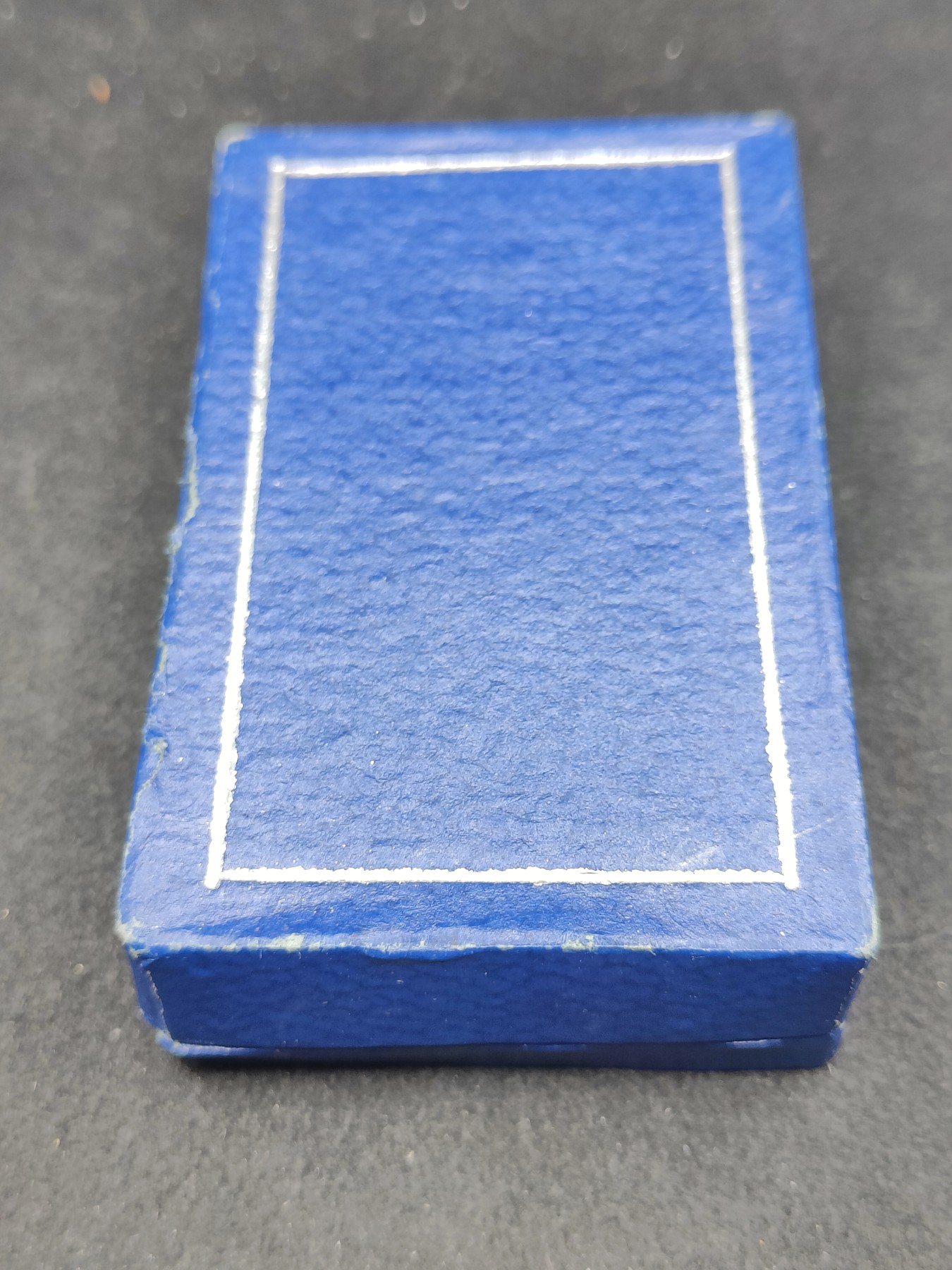 全场0元起拍 第121期 咸鱼国勋章拍卖专场 12月31日（周日）下午6：00开始 东德功绩奖章带盒略