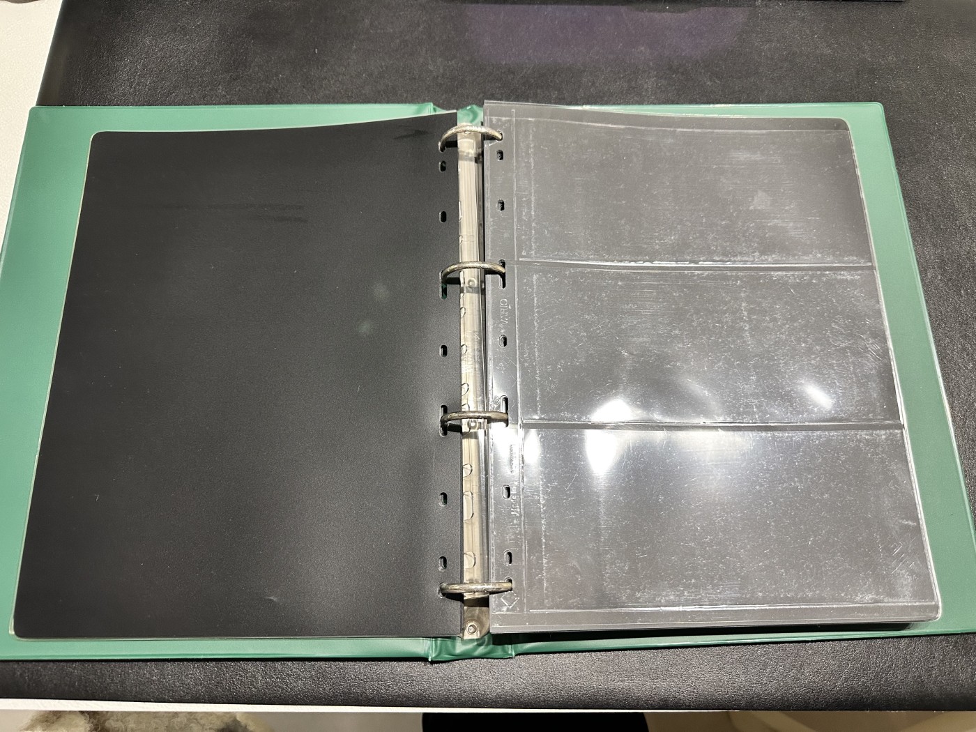 《外钞收藏家》第三百二十四期 地中海四国专场（土耳其/塞浦路斯/叙利亚/黎巴嫩） 德国绿色灯塔收藏册1本，带2格+3格+黑色分隔页（5页+28页+34页），二手