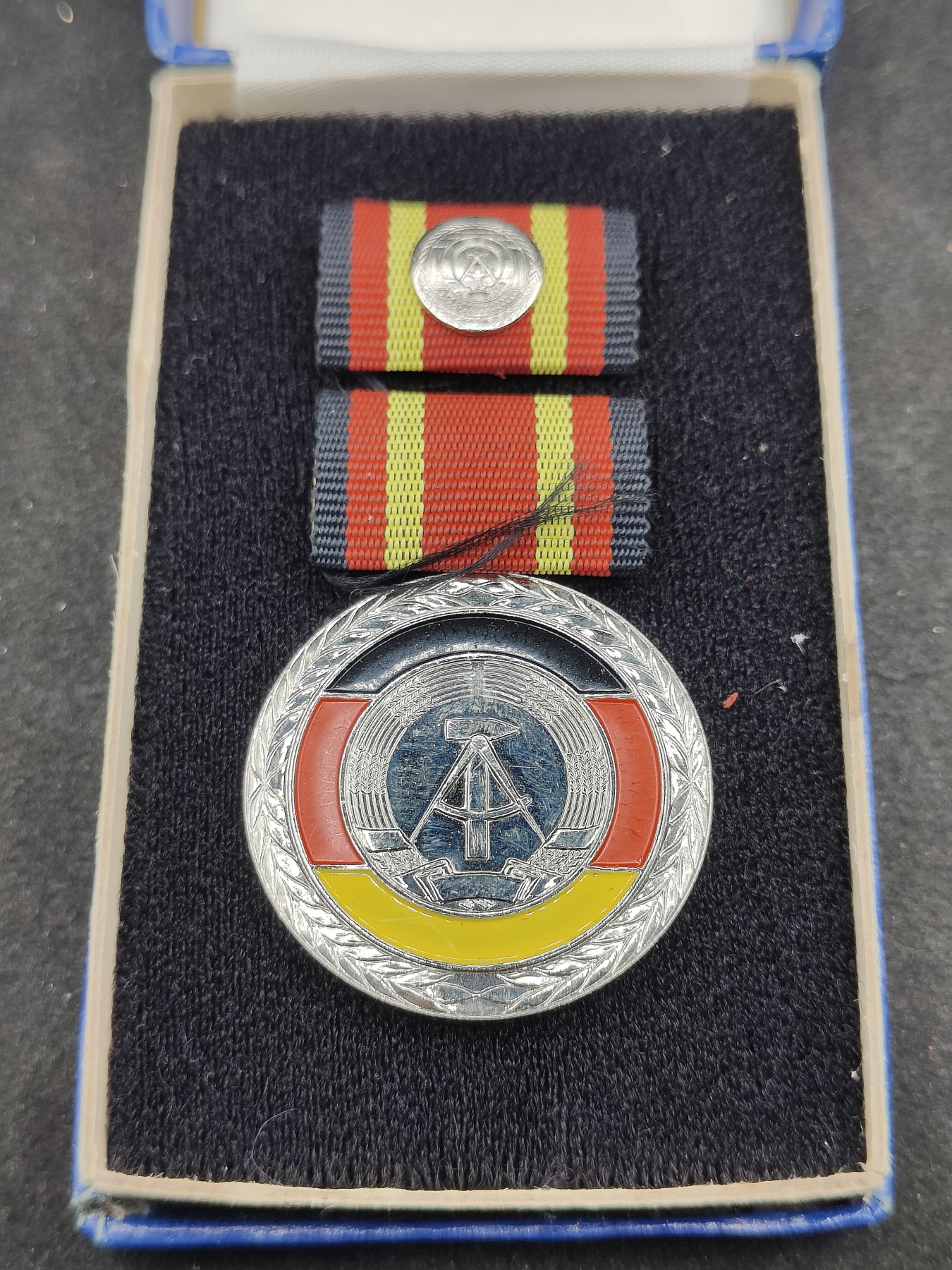 全场0元起拍 第121期 咸鱼国勋章拍卖专场 12月31日（周日）下午6：00开始 东德功绩奖章带盒略