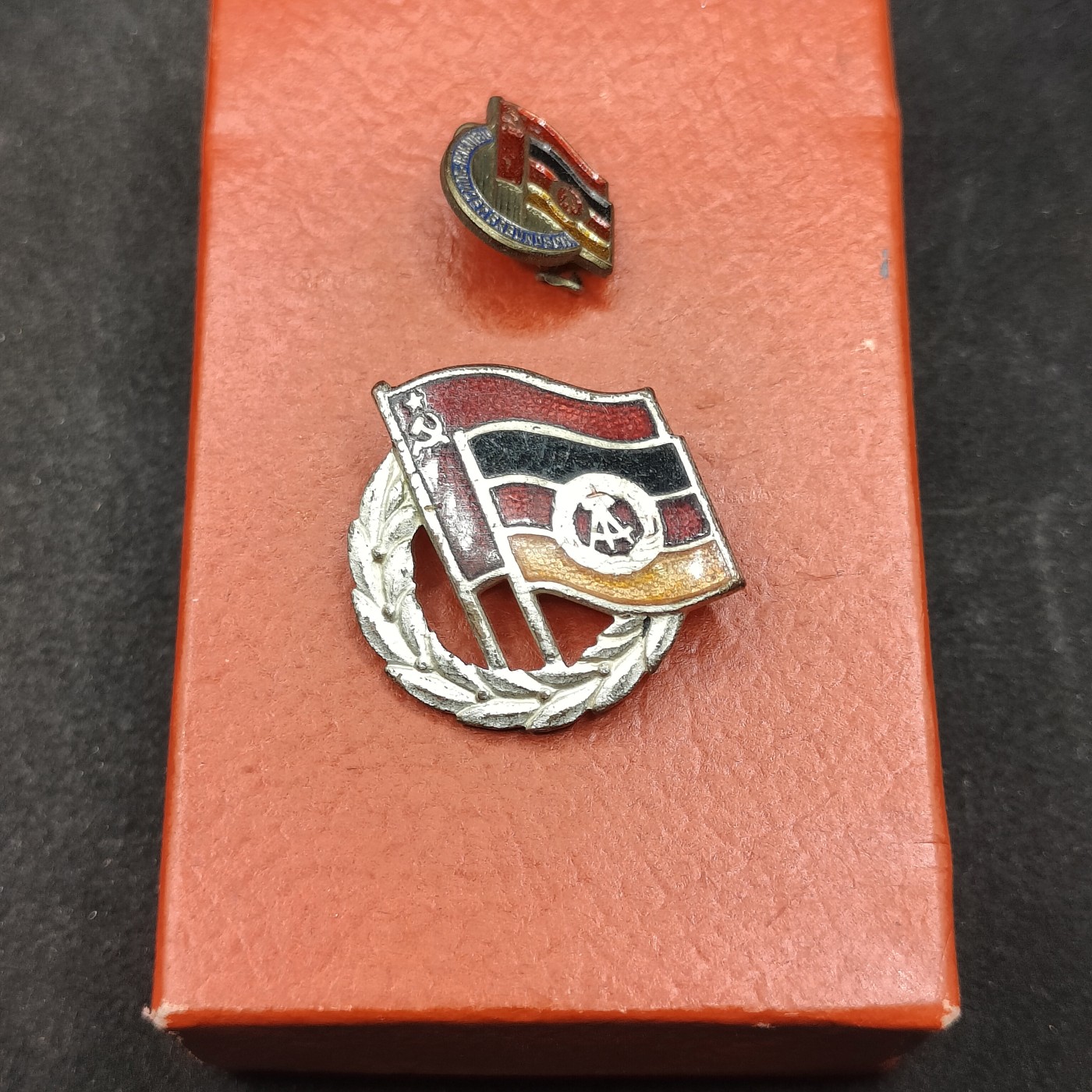 全场0元起拍 第121期 咸鱼国勋章拍卖专场 12月31日（周日）下午6：00开始 银级苏德友谊章带盒略