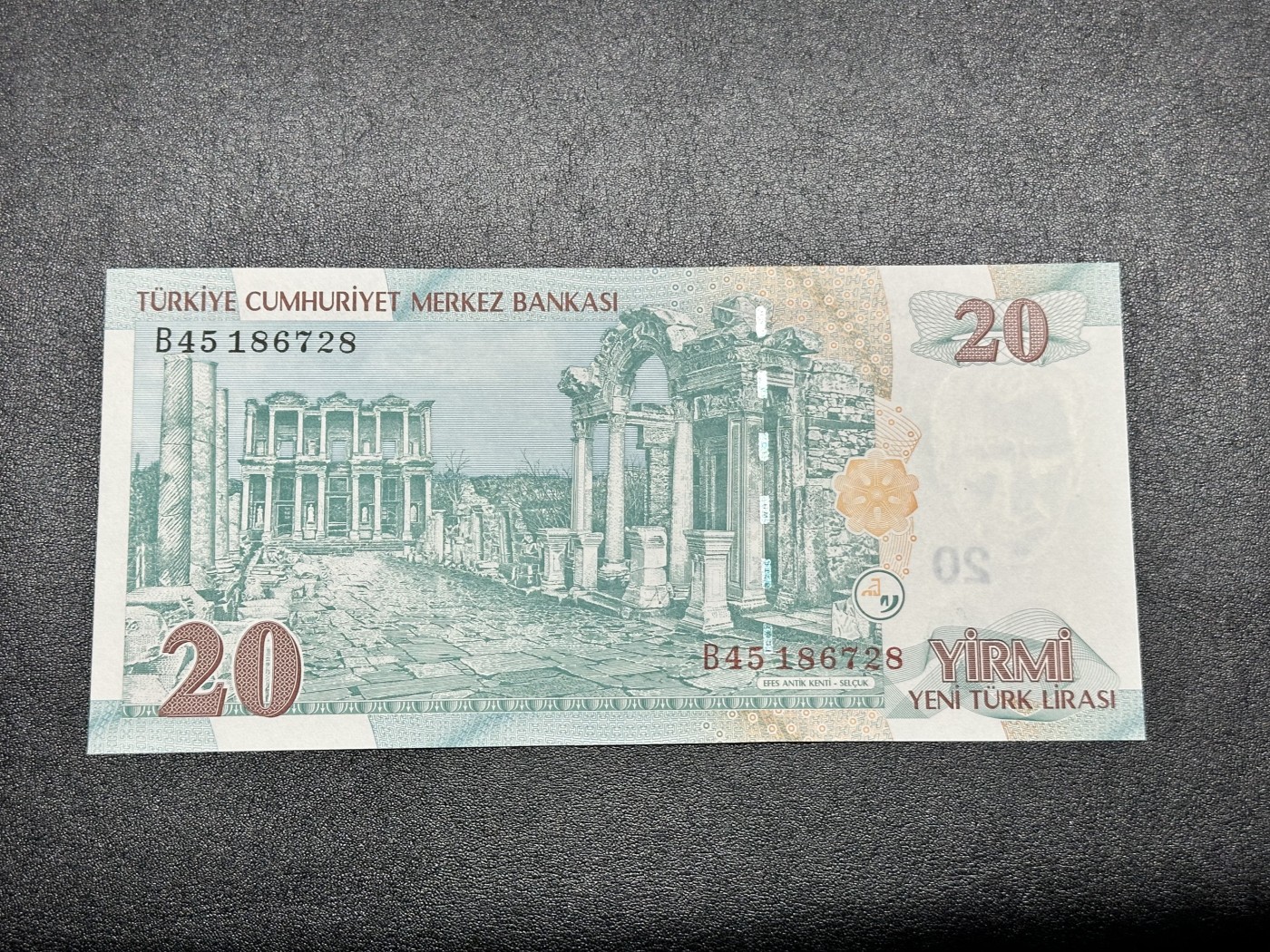 《外钞收藏家》第三百二十四期 地中海四国专场（土耳其/塞浦路斯/叙利亚/黎巴嫩） 土耳其2005年20新里拉（P219）全新