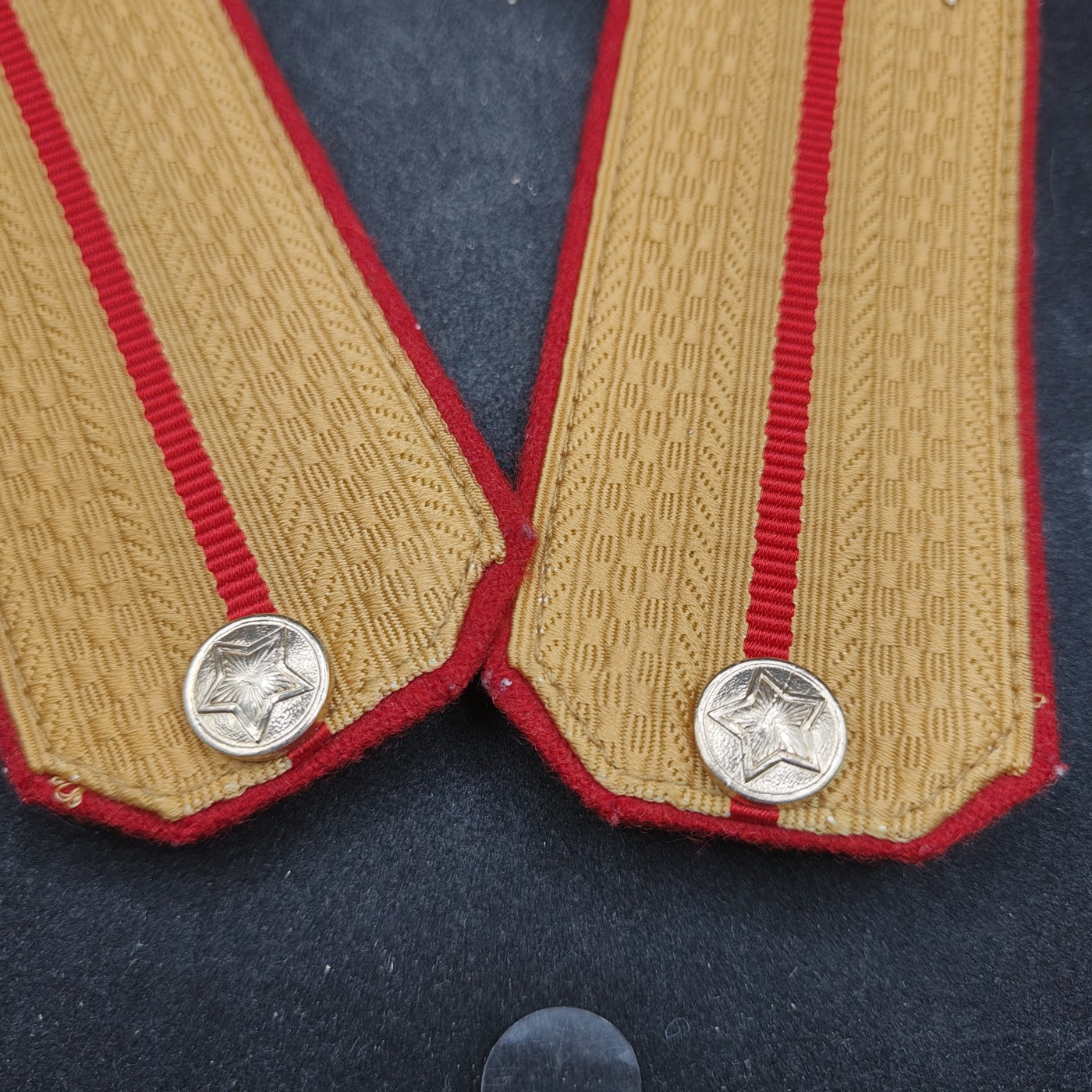 全场0元起拍 第121期 咸鱼国勋章拍卖专场 12月31日（周日）下午6：00开始 白俄罗斯现役礼服肩章一对