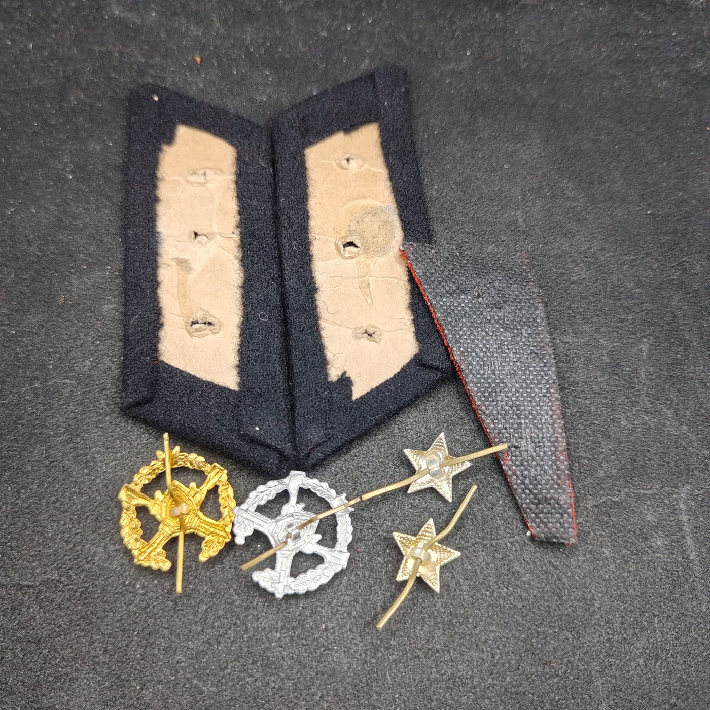 全场0元起拍 第121期 咸鱼国勋章拍卖专场 12月31日（周日）下午6：00开始 苏联领章领花一堆