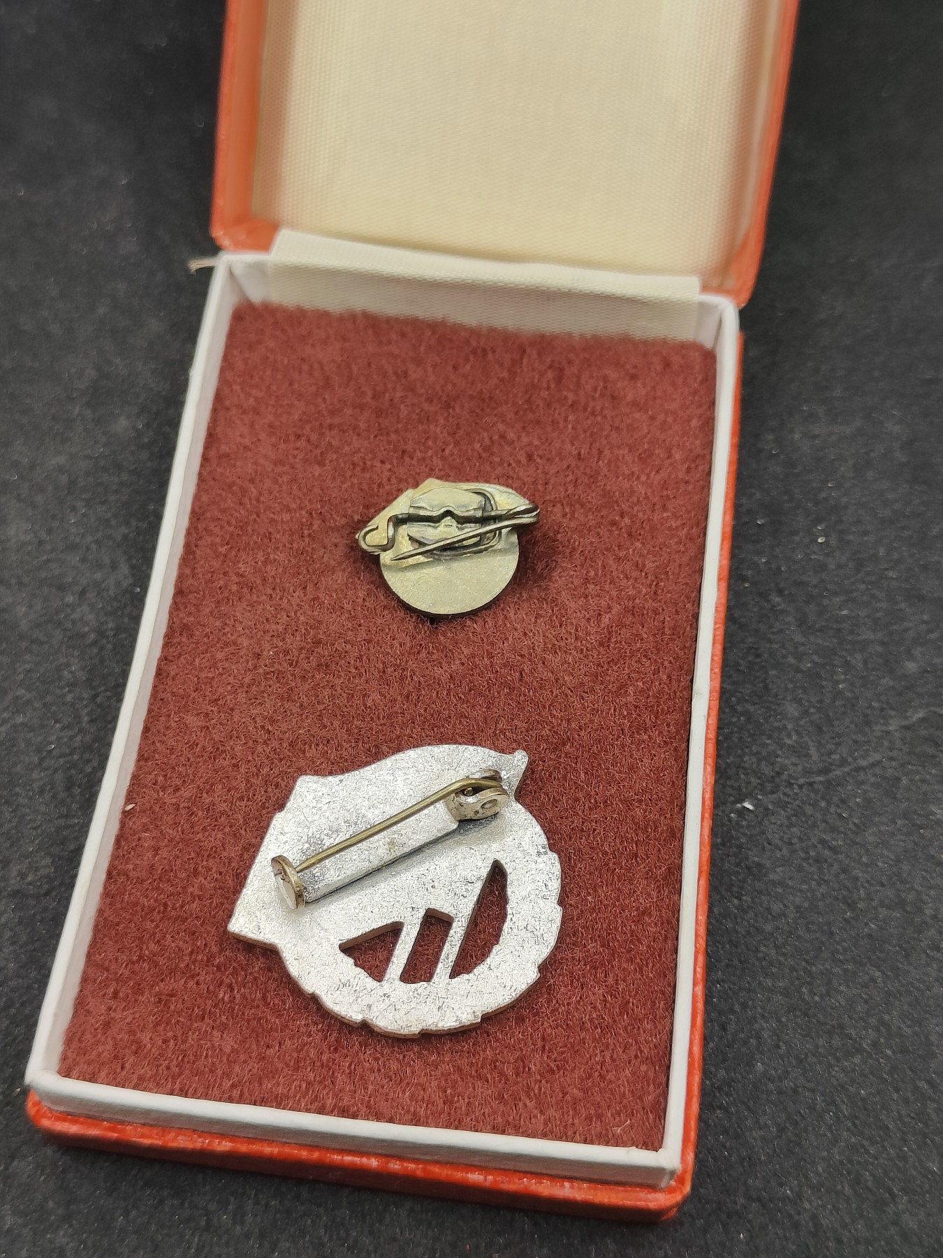 全场0元起拍 第121期 咸鱼国勋章拍卖专场 12月31日（周日）下午6：00开始 银级苏德友谊章带盒略