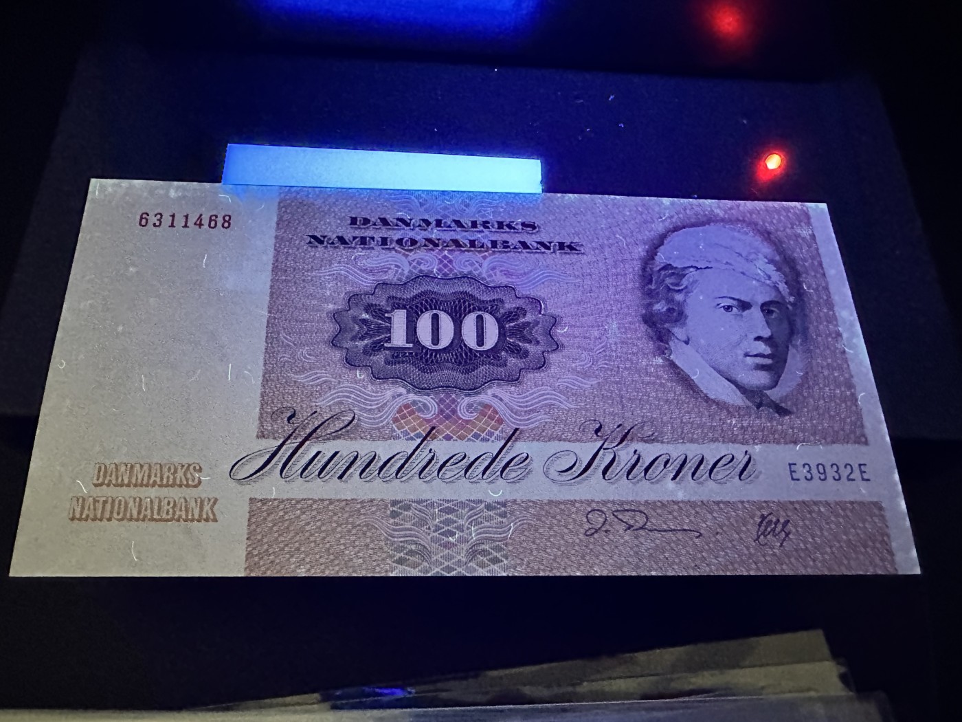 《外钞收藏家》第三百二十五期（连拍第二场） 丹麦动物版100克朗 UNC- 轻微潮