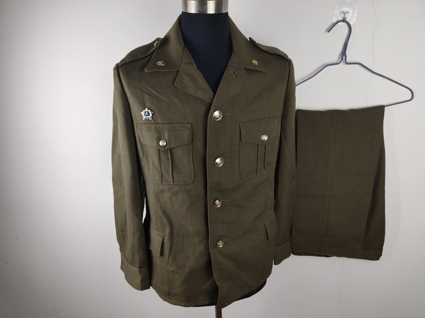 全场0元起拍 第121期 咸鱼国勋章拍卖专场 12月31日（周日）下午6：00开始 苏联91实验条例46-2 胸围102 肩宽44 衣长68 袖长59腰围72 裤长96