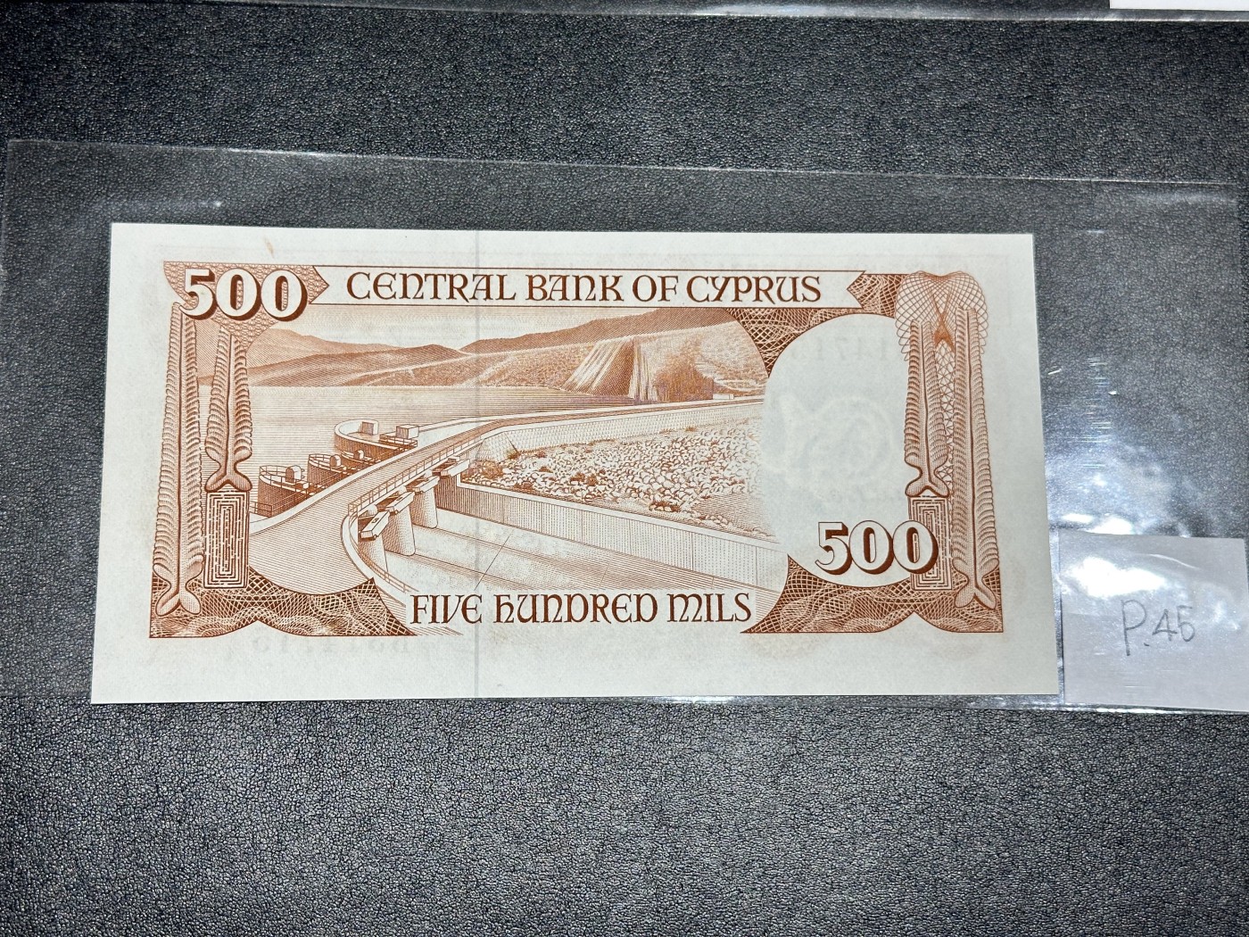 《外钞收藏家》第三百二十四期 地中海四国专场（土耳其/塞浦路斯/叙利亚/黎巴嫩） 塞浦路斯1982年1/2镑（P45）一个荧光下有瑕疵黄癍 如图