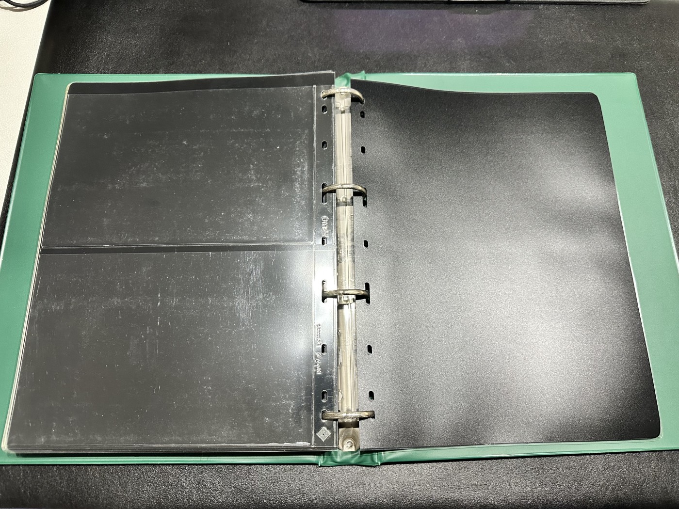 《外钞收藏家》第三百二十四期 地中海四国专场（土耳其/塞浦路斯/叙利亚/黎巴嫩） 德国绿色灯塔收藏册1本，带2格+3格+黑色分隔页（5页+28页+34页），二手