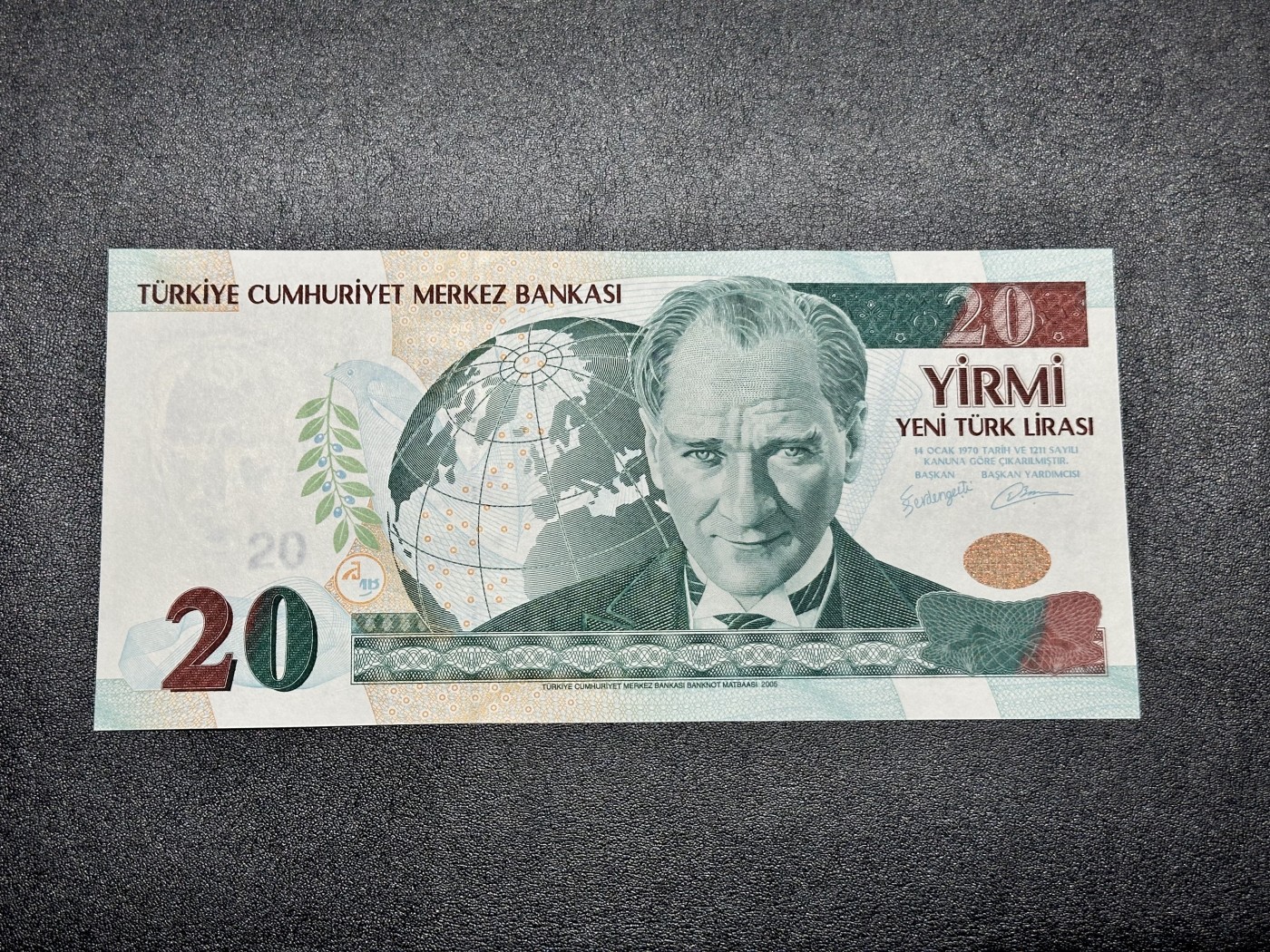 《外钞收藏家》第三百二十四期 地中海四国专场（土耳其/塞浦路斯/叙利亚/黎巴嫩） 土耳其2005年20新里拉（P219）全新