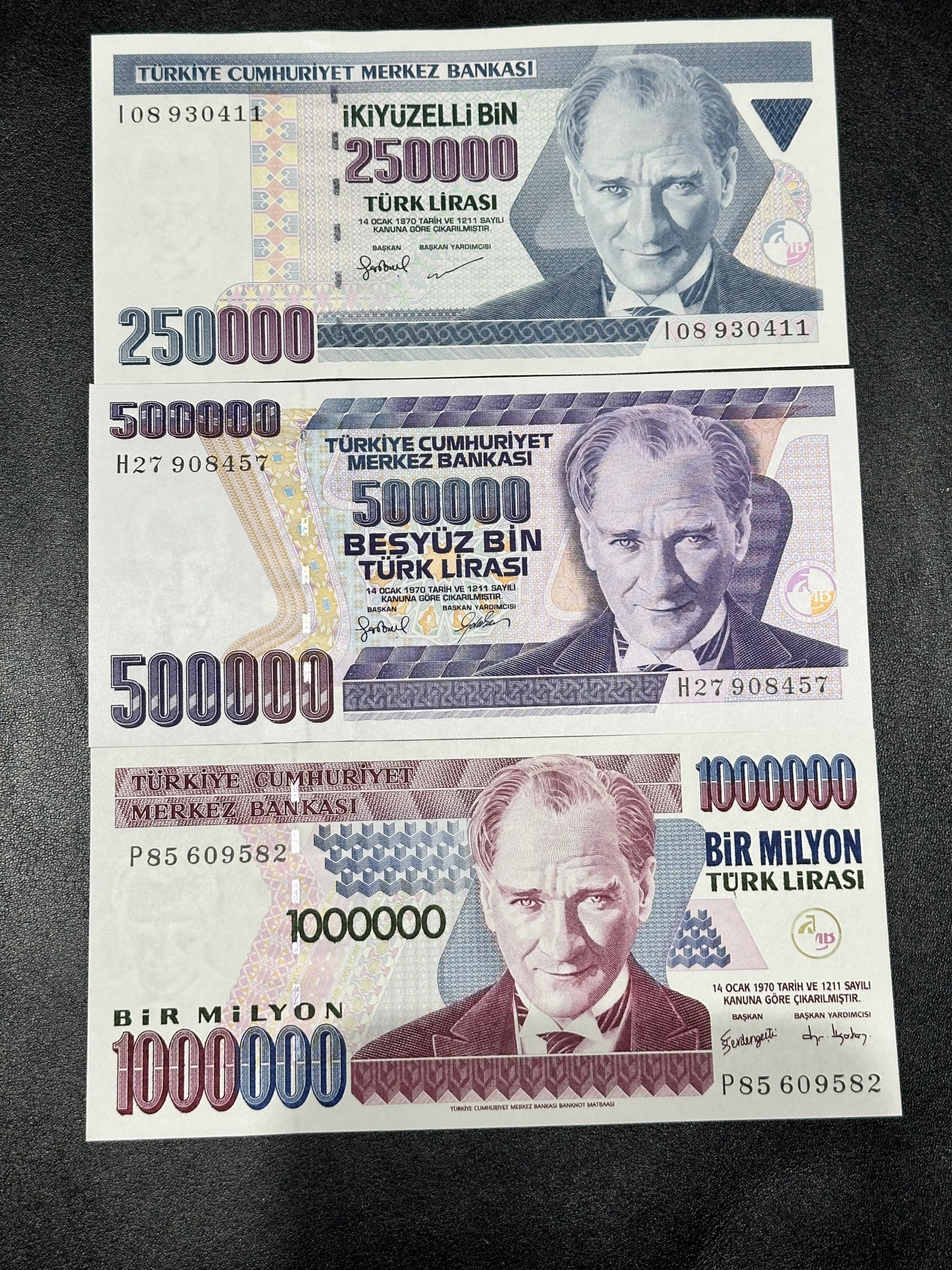 《外钞收藏家》第三百二十四期 地中海四国专场（土耳其/塞浦路斯/叙利亚/黎巴嫩） 土耳其1970年第三版25万/50万/100万里拉（P211-P213）全新