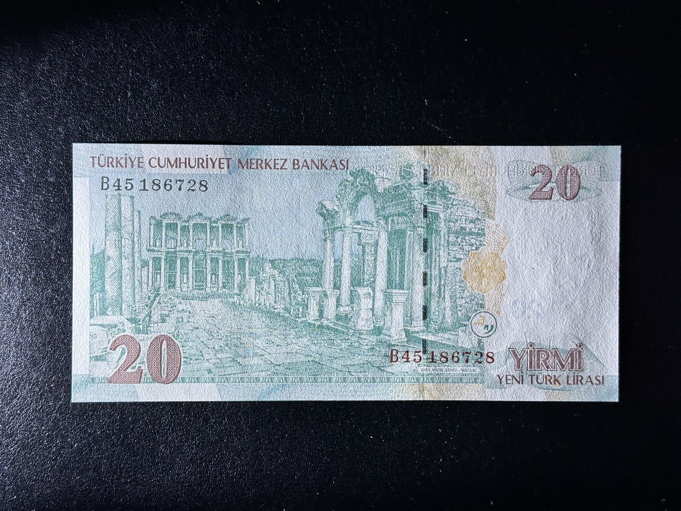 《外钞收藏家》第三百二十四期 地中海四国专场（土耳其/塞浦路斯/叙利亚/黎巴嫩） 土耳其2005年20新里拉（P219）全新