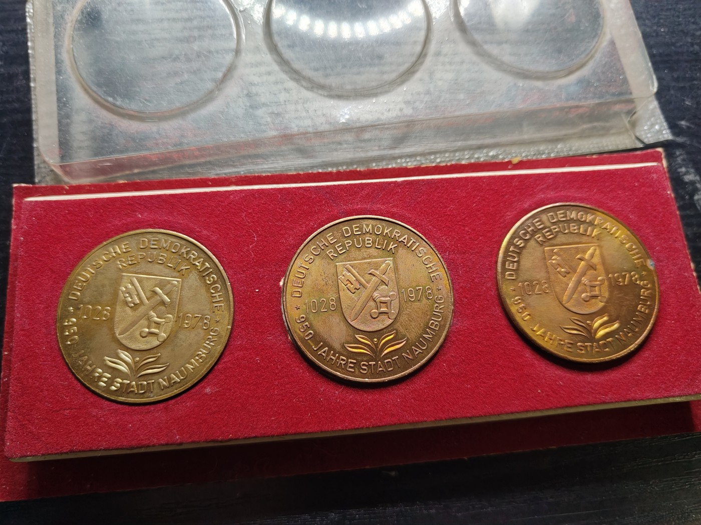 全场0元起拍 第121期 咸鱼国勋章拍卖专场 12月31日（周日）下午6：00开始 东德纪念章一套