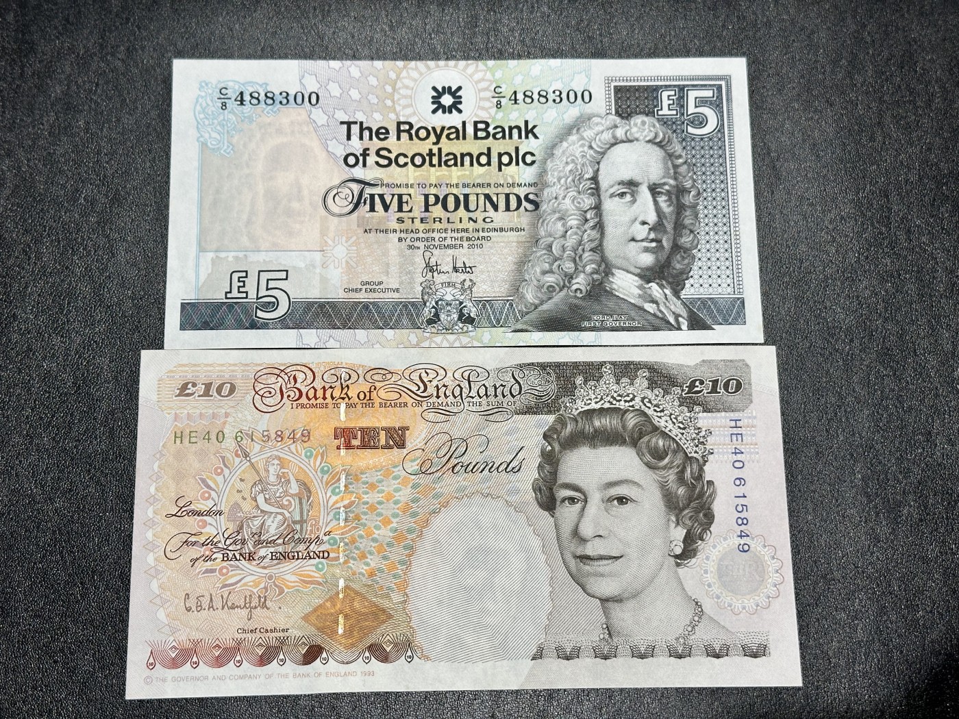 《外钞收藏家》第三百二十五期（连拍第二场） 苏格兰5镑全新 一个英光点+E序列10镑 AU 两张一起