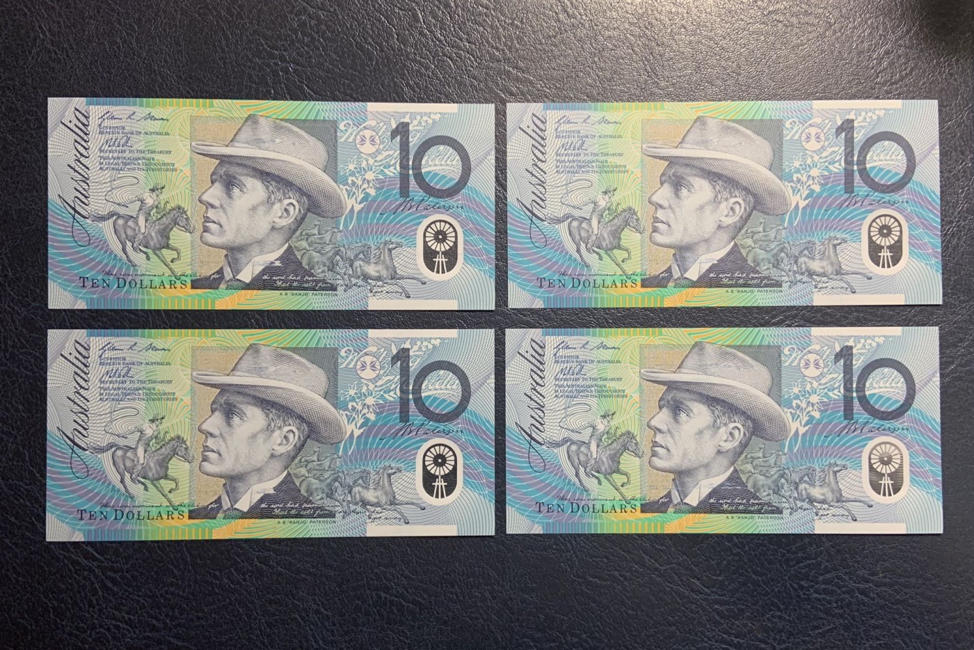 收藏联盟Quantum Auction 第314期拍卖  澳大利亚2013年10元四张 品相UNC 丛林诗人.作家 班卓.帕特森 正面有点钞机留下的刮擦