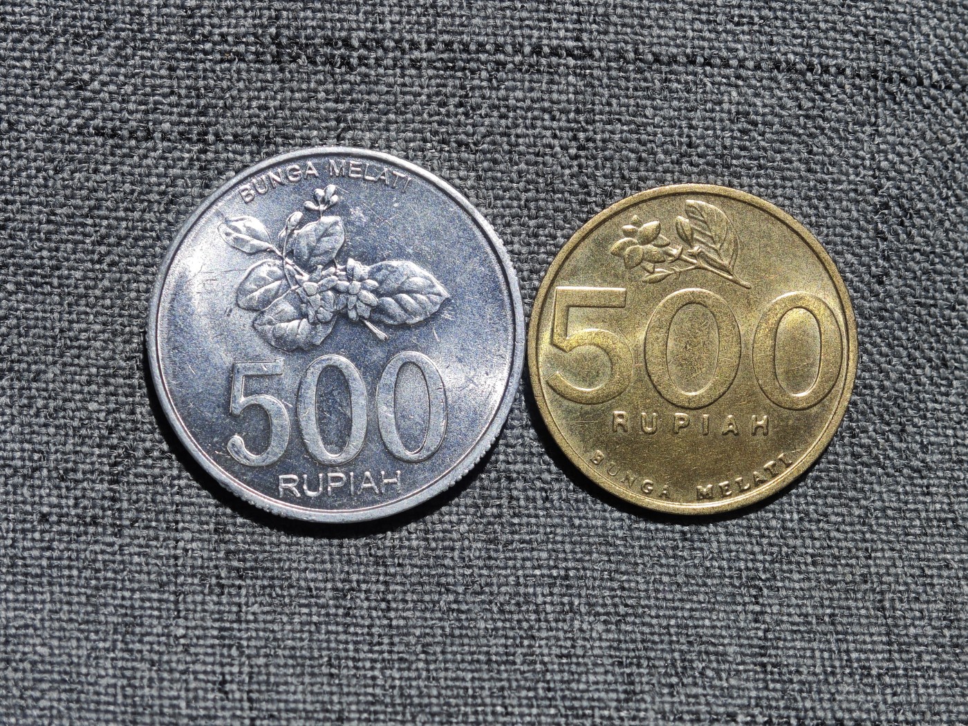 外国硬币收藏店第6期 原光印度尼西亚两种500卢比大型硬币，铝、铜2枚。