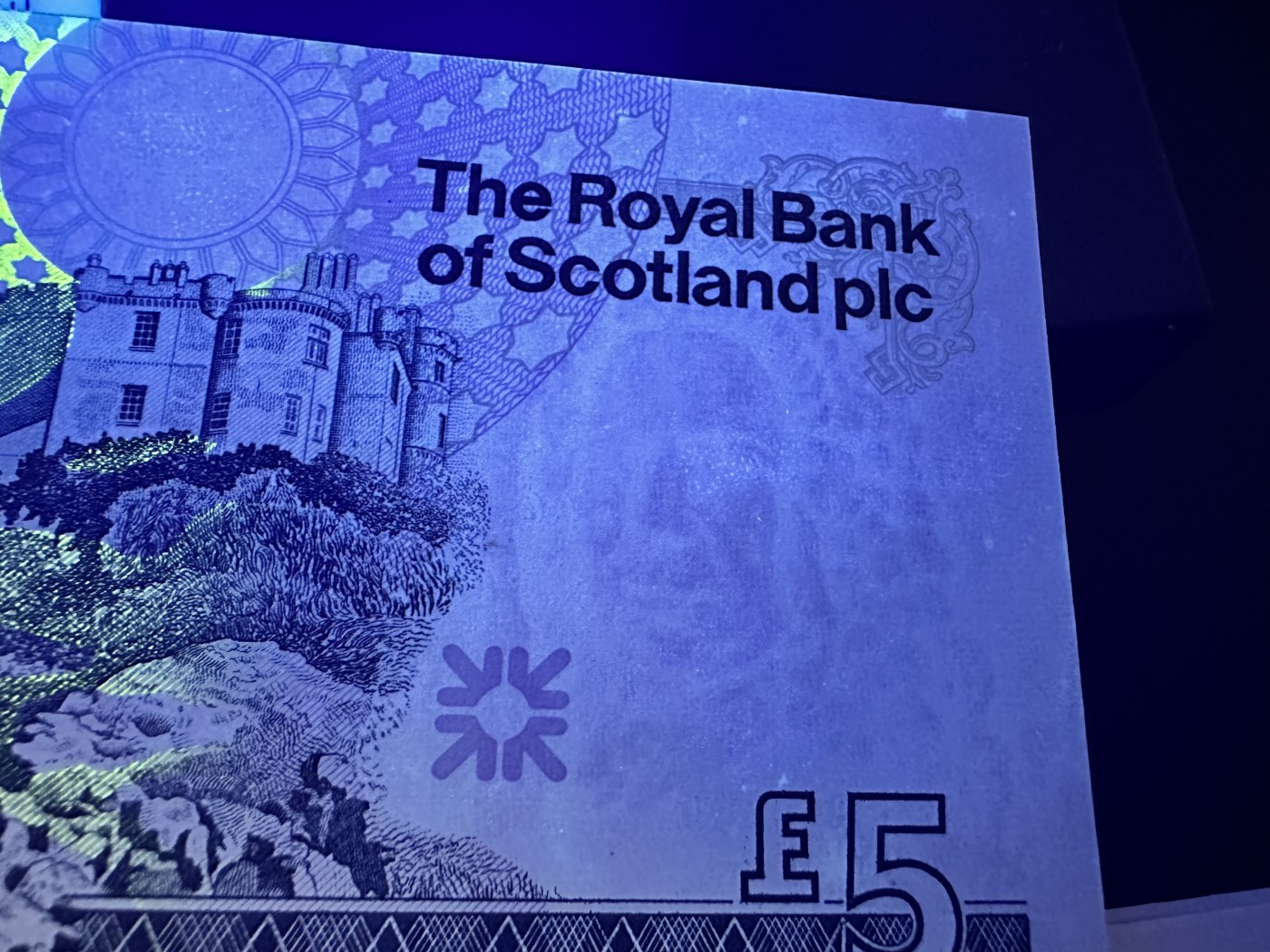 《外钞收藏家》第三百二十五期（连拍第二场） 苏格兰5镑全新 一个英光点+E序列10镑 AU 两张一起