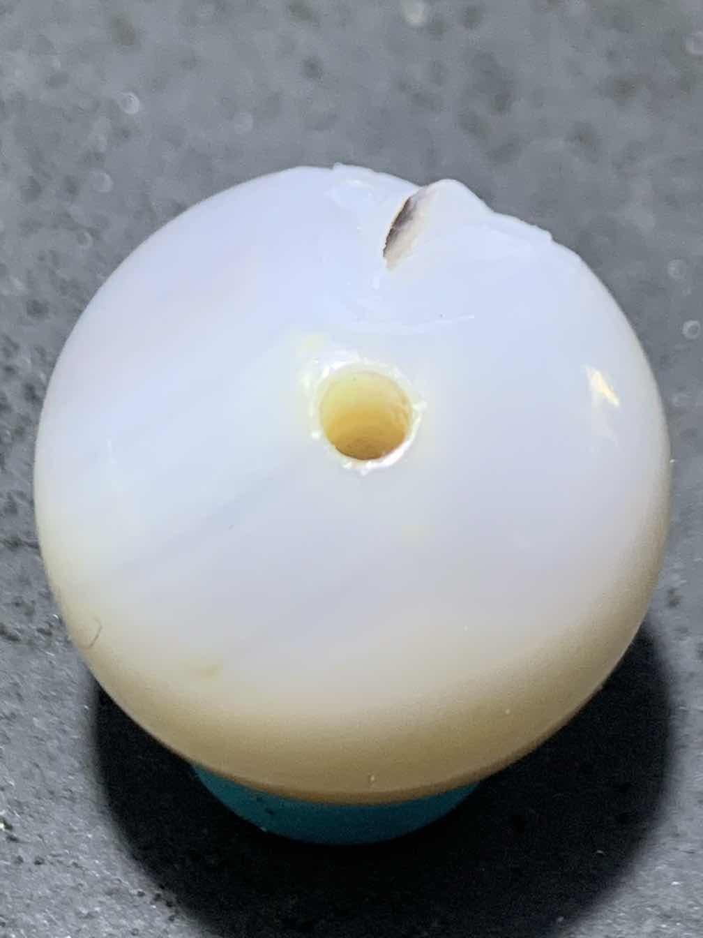 精美亚光高玉化海洋玉髓手工俏色巧雕富贵有余随形圆珠一个！