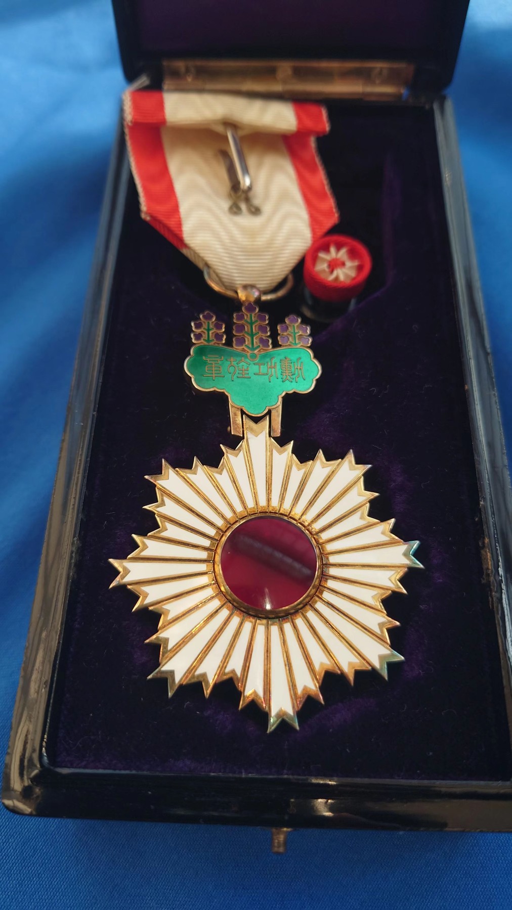 四等旭日小绶章 四等旭日小绶章