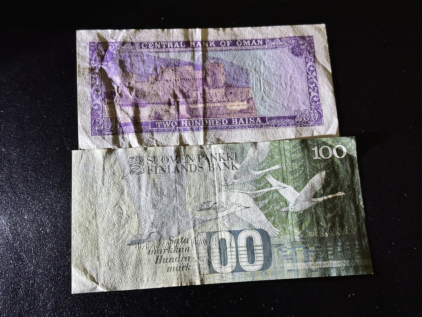 《外钞收藏家》第三百二十五期（连拍第二场） 阿曼200+芬兰100克朗 两张 非全新