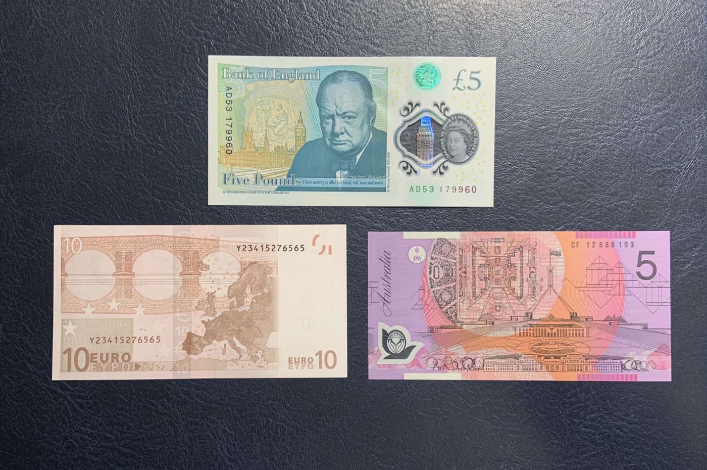 收藏联盟Quantum Auction 第314期拍卖  英国2015年5镑，欧盟2002年10欧元和澳大利亚2012年5元 品相全新UNC 欧元为AU
