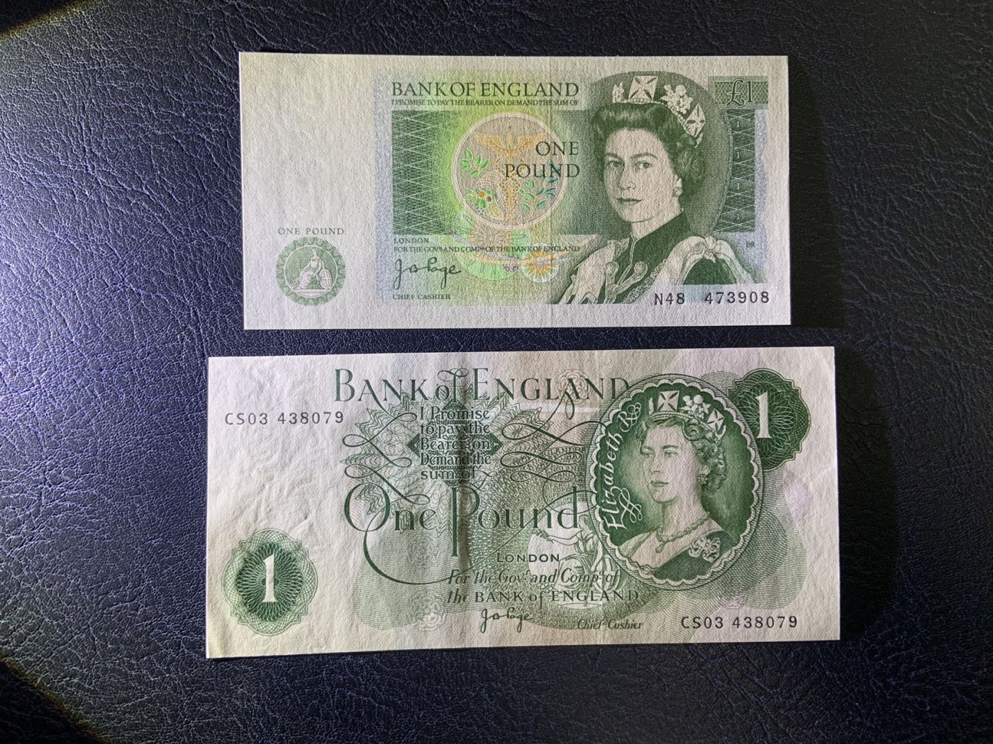 收藏联盟Quantum Auction 第314期拍卖  英国1978-81年1镑和1960-70年1镑 品相UNC和UNC-  两张同签名
