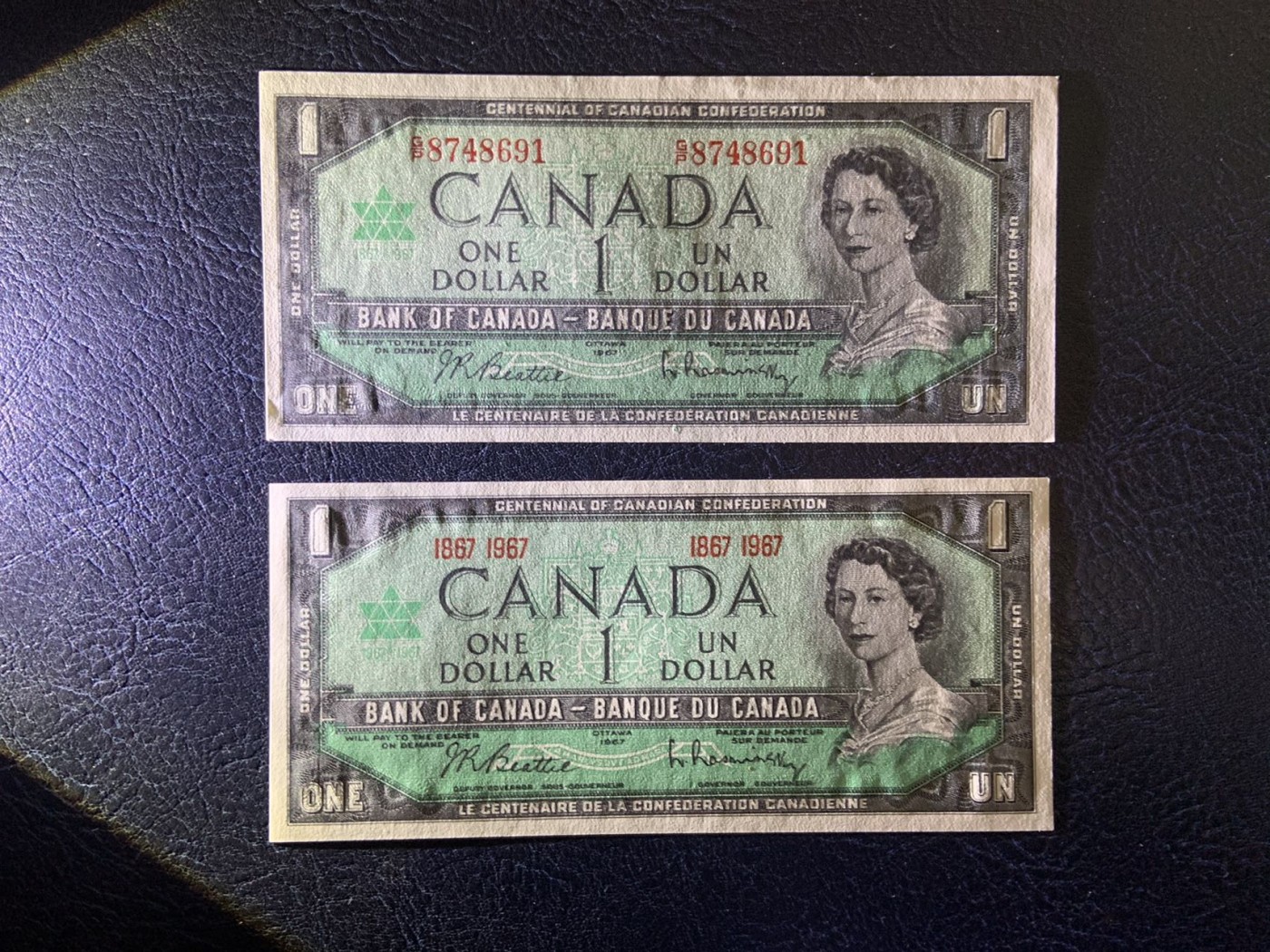 收藏联盟Quantum Auction 第314期拍卖  加拿大1967年1元议会纪念钞不同版本2张 品相UNC  带编号版稀少且边角微瑕