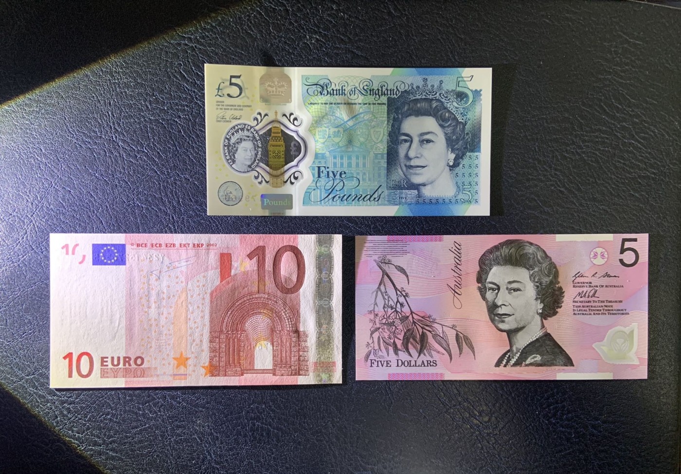 收藏联盟Quantum Auction 第314期拍卖  英国2015年5镑，欧盟2002年10欧元和澳大利亚2012年5元 品相全新UNC 欧元为AU