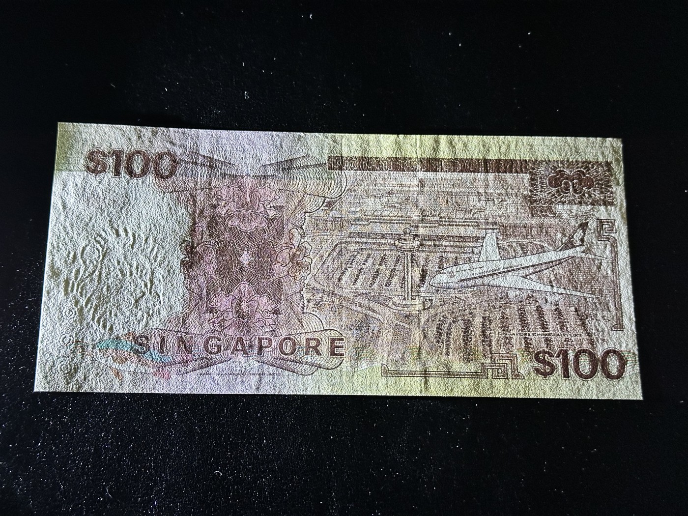 《外钞收藏家》第三百二十五期（连拍第二场） 新加坡船版100元 非全新 有暗折