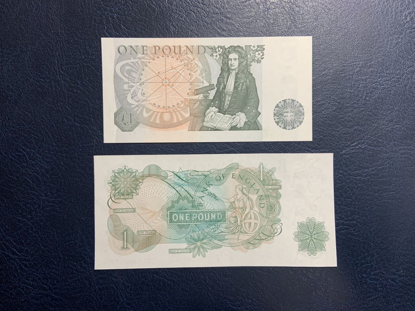 收藏联盟Quantum Auction 第314期拍卖  英国1978-81年1镑和1960-70年1镑 品相UNC和UNC-  两张同签名