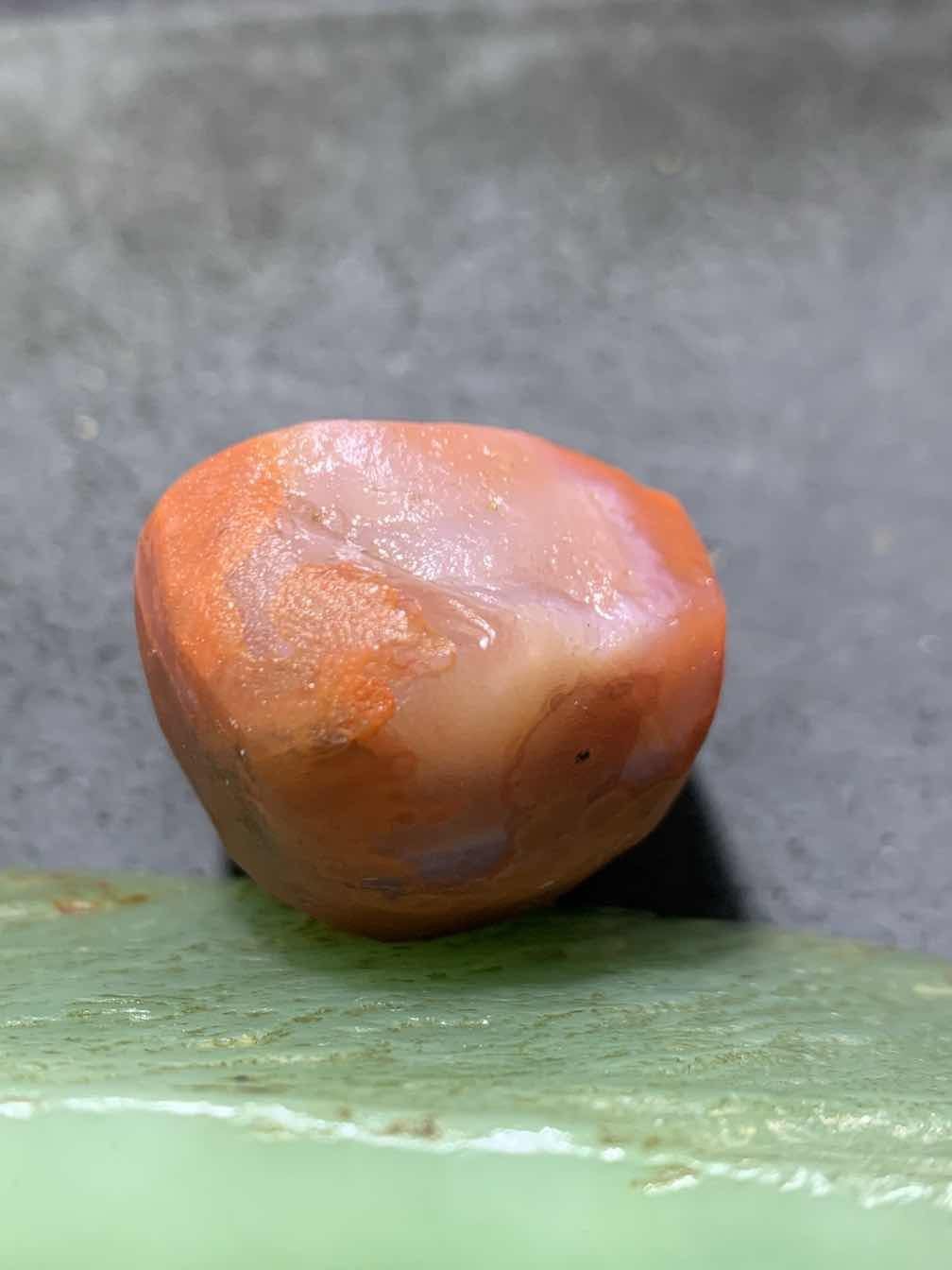 精美南红玛瑙明料原石一颗，