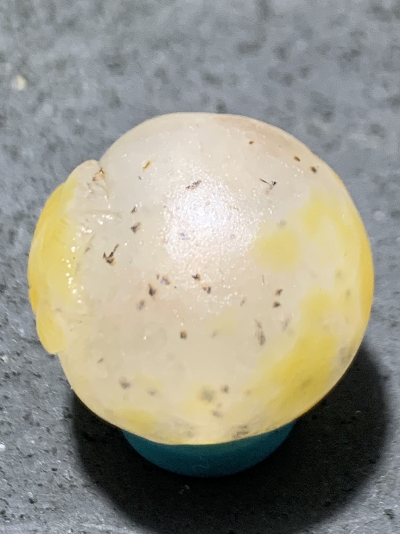 精美亚光糖心料战国红玛瑙手工俏色巧雕富贵有余随形圆珠一个