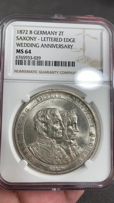 凡希万国世界钱币年度大拍第二季 NGC MS64 1872年德国萨克森国王金婚流通纪念2泰勒 最后的2泰勒名誉品种 十字转曝光