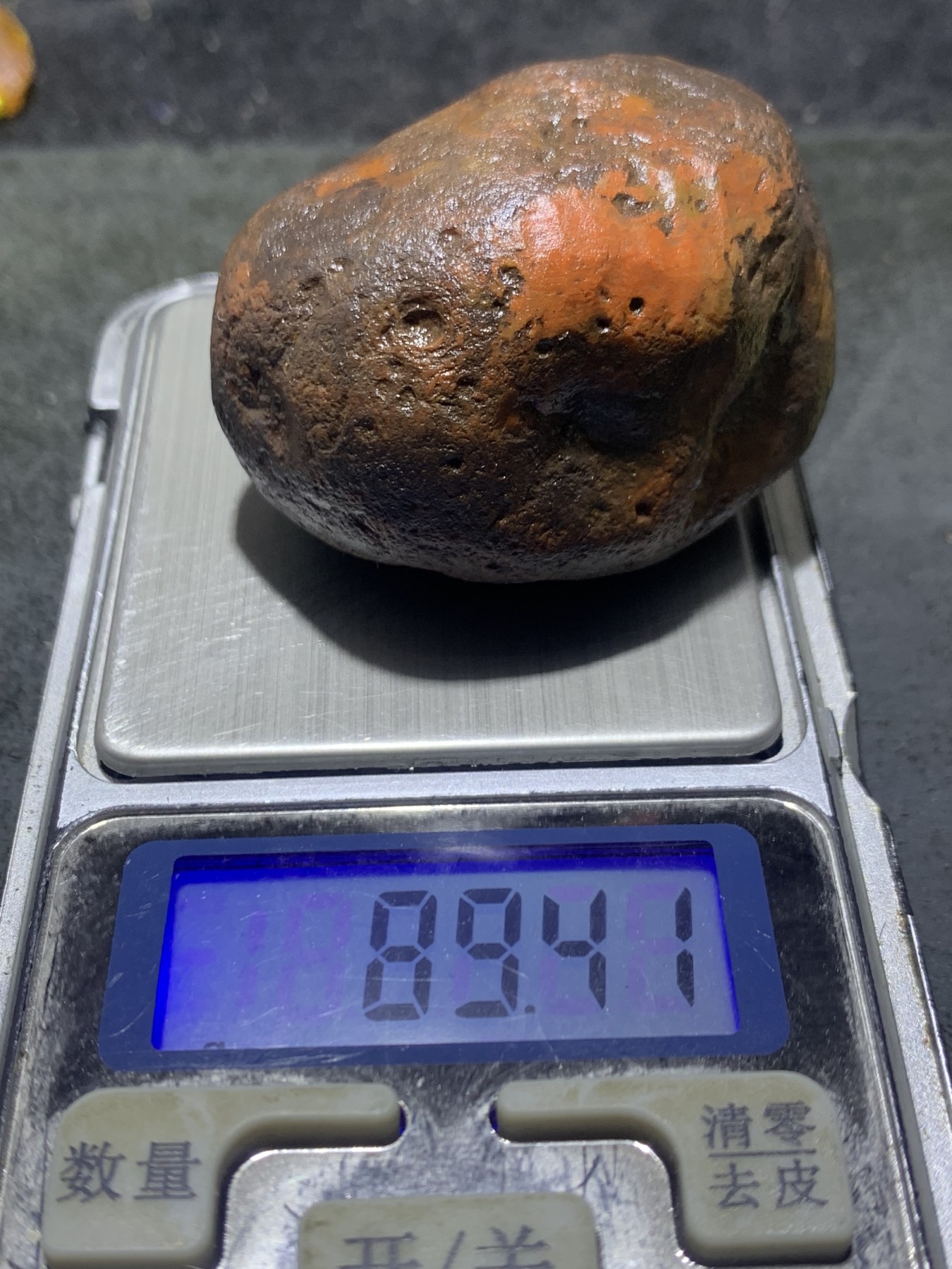 精美开窗原皮包浆料南红玛瑙原石一颗，