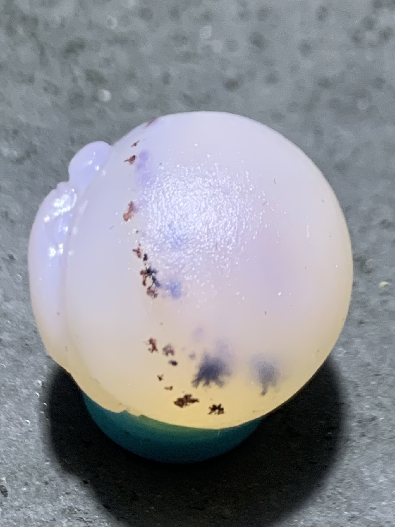 精美高玉化亚光朱砂点海洋玉髓手工俏色巧雕求佛问道意境圆珠一个