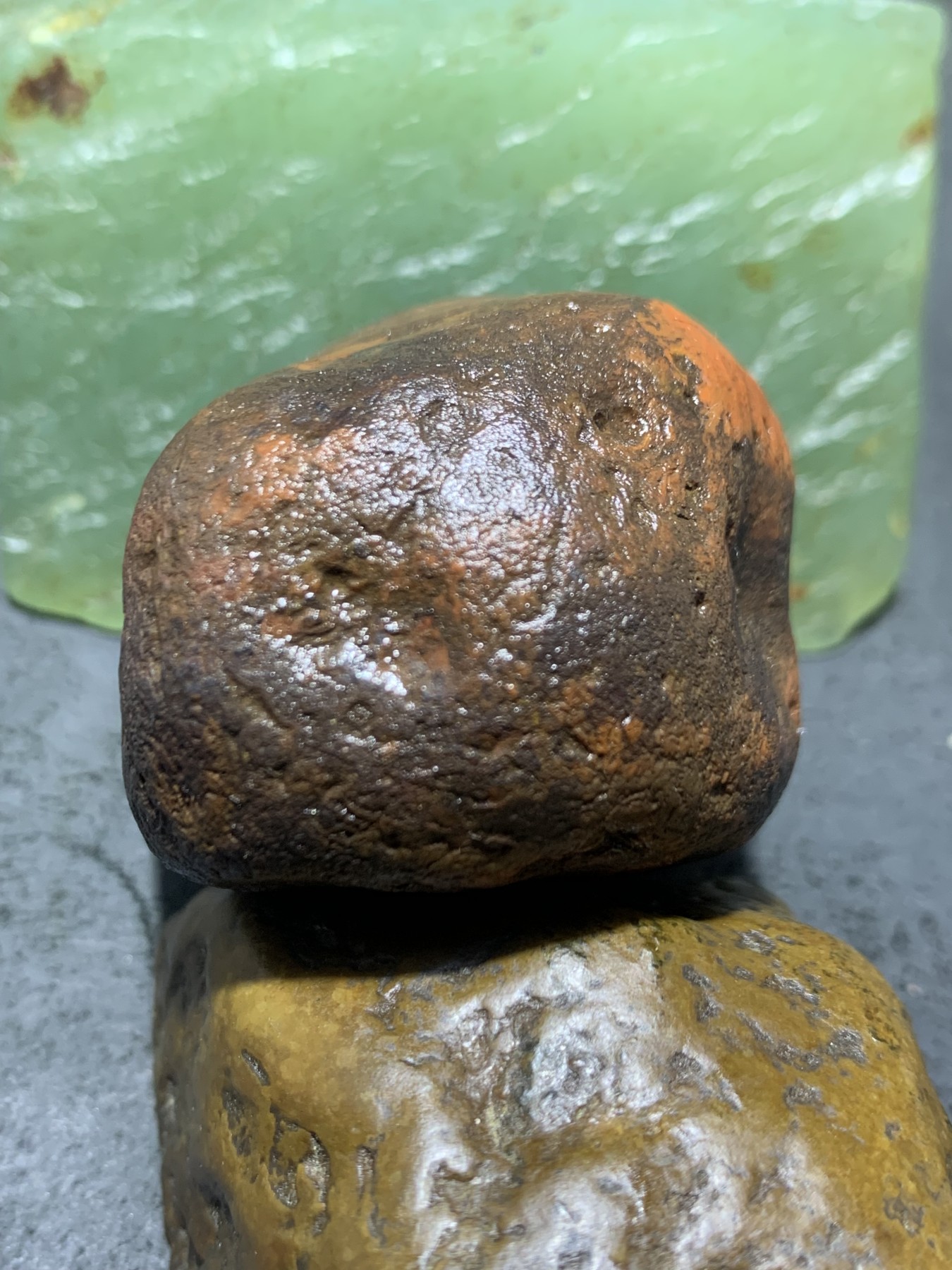 精美开窗原皮包浆料南红玛瑙原石一颗，