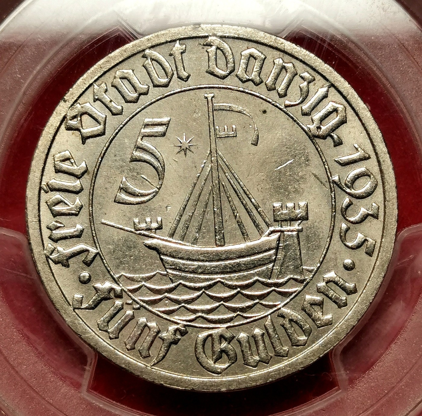 凡希万国世界钱币年度大拍第二季 荐！PCGS MS63 1935但泽自由港5盾镍币 除了1923年版外，所有的但泽主币都是少而且贵，5盾达到63已属难得一见，独特的帆船图案代表了但泽作为重要港口的历史地位。