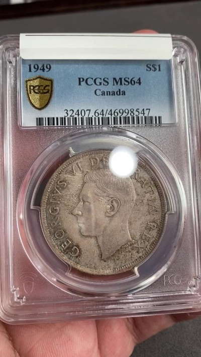 凡希万国世界钱币年度大拍第二季 PCGS MS64 1949加拿大乔六壹元纪念银币淡色紫金彩！