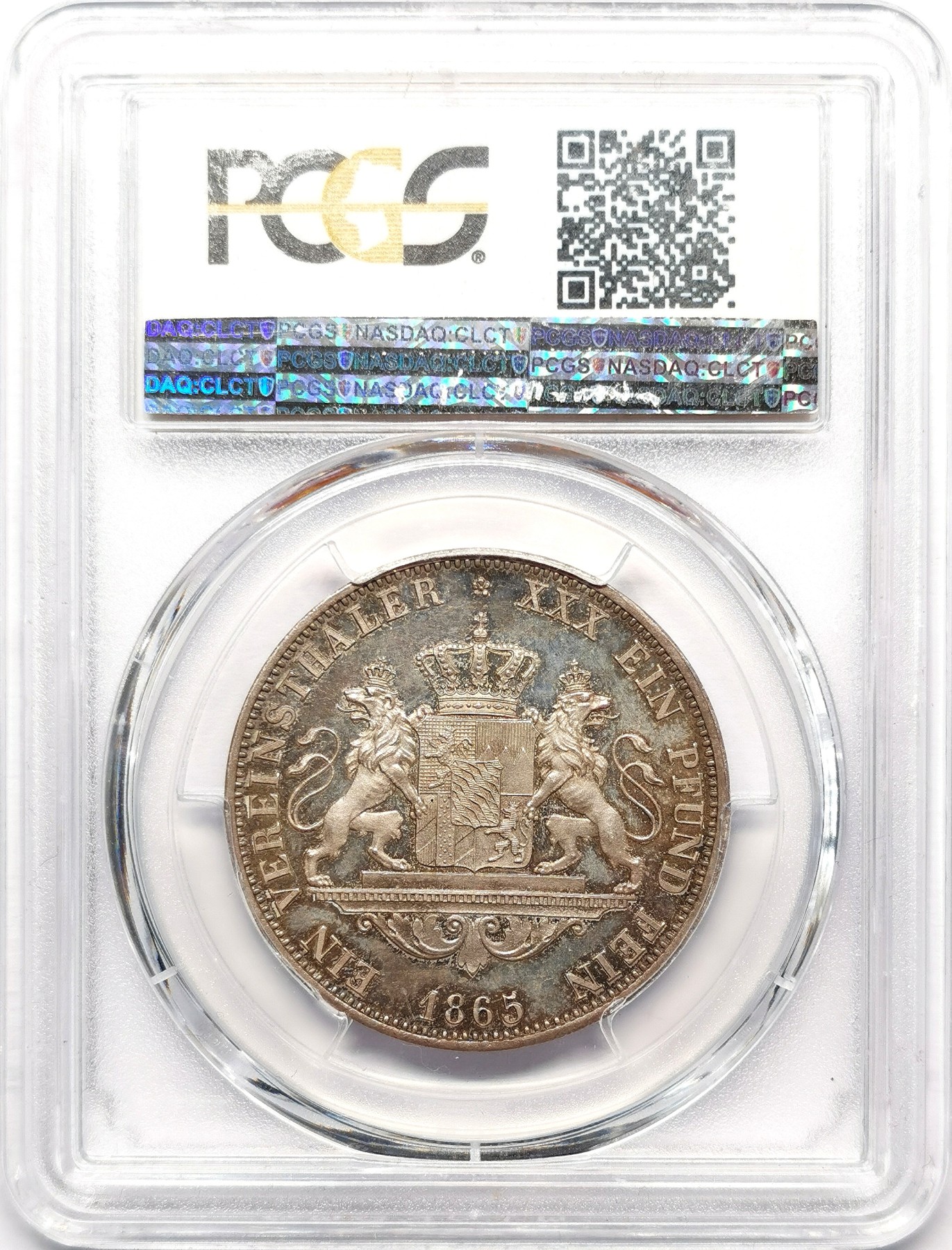 凡希万国世界钱币年度大拍第二季 PCGS MS64PL 1865年德国法巴利亚路德维希二世双狮流通1泰勒 唯一冠军分类镜面精致五彩 高点人像与盾徽的喷砂感与如镜子般的底板形成极致反差 近200年形成的五彩斑斓如星星般点缀在正反币面的浮雕与字体之间 此枚难度与稀少程度在联合泰勒中都占有重要的一席之地